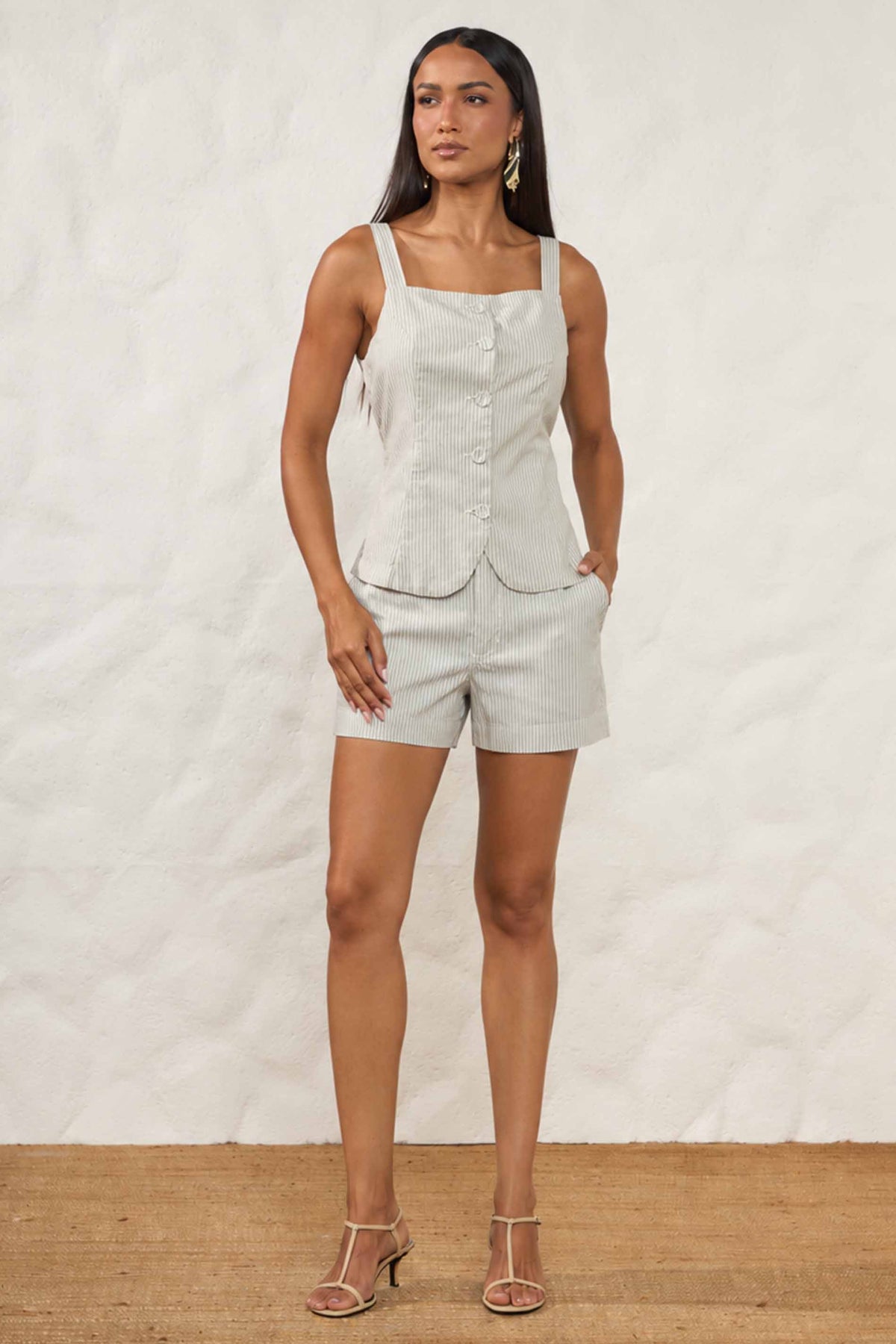 Shorts em Sarja Alfaiataria Cintura Alta Resort - Doce Trama