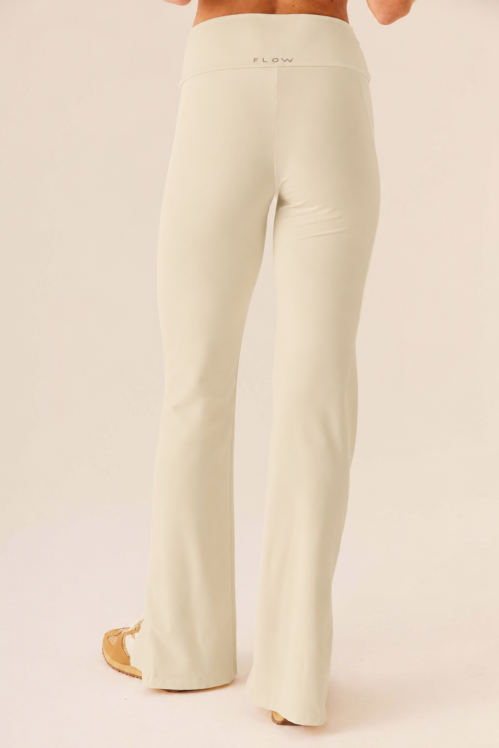Calça Pantalona Malha Poliamida com Fenda Flow - Doce Trama