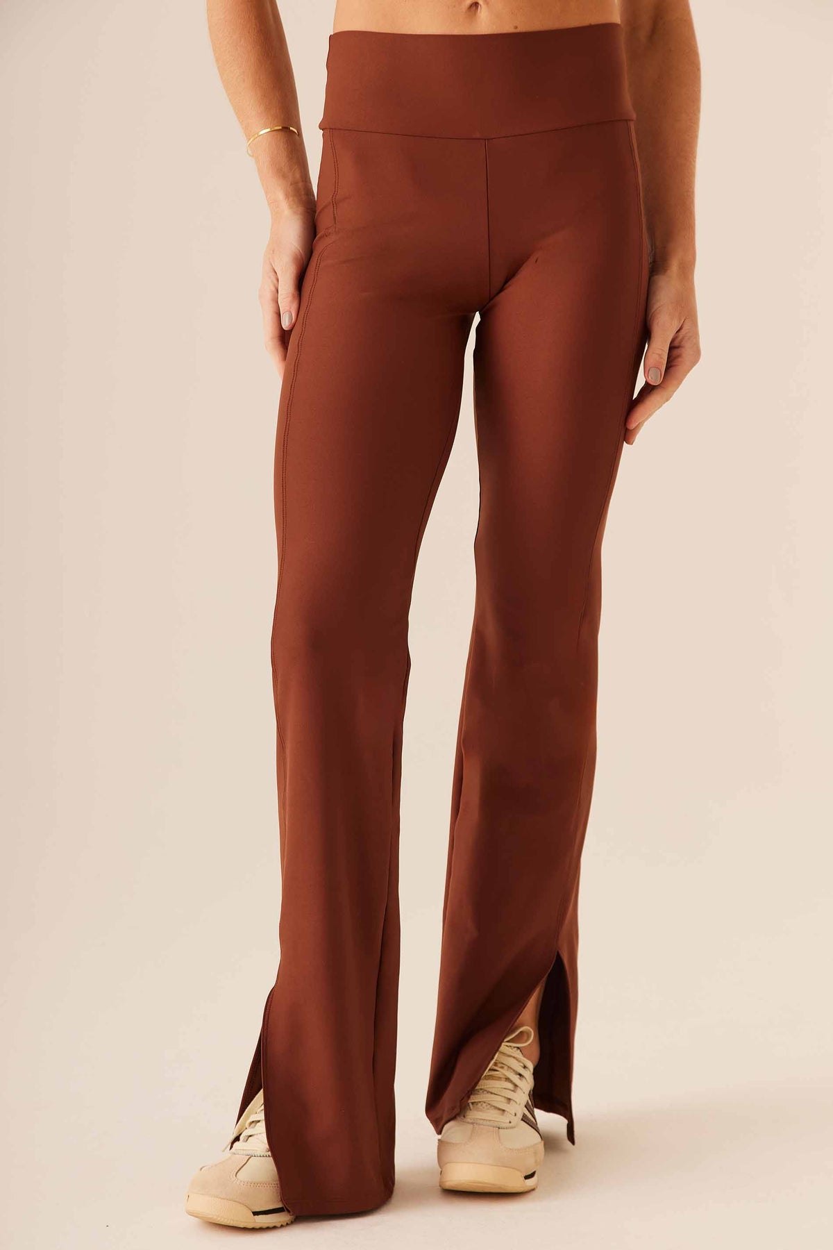 Calça Pantalona Malha Poliamida com Fenda Flow - Doce Trama