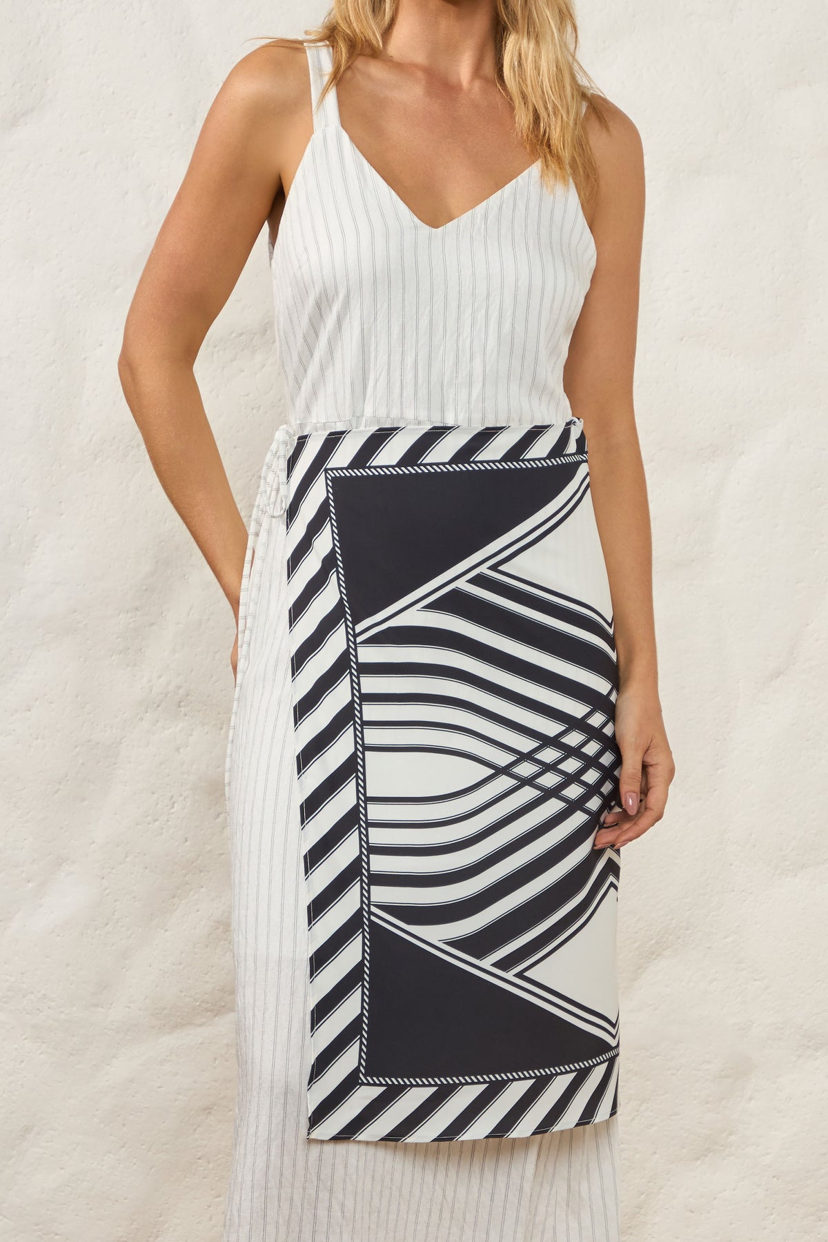Vestido Midi em Tecido Plano Resort - Doce Trama
