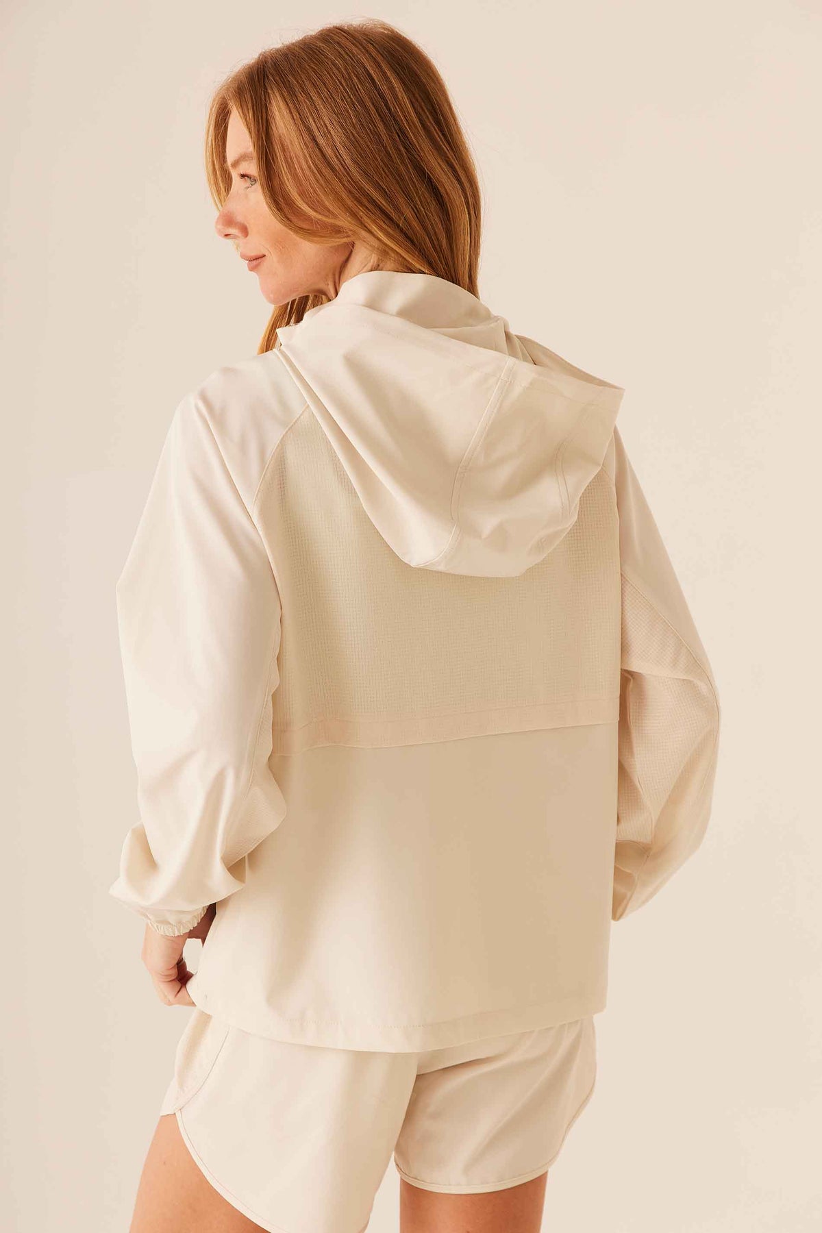 Jaqueta Feminina Corta Vento Capuz e Zíper Flow - Doce Trama