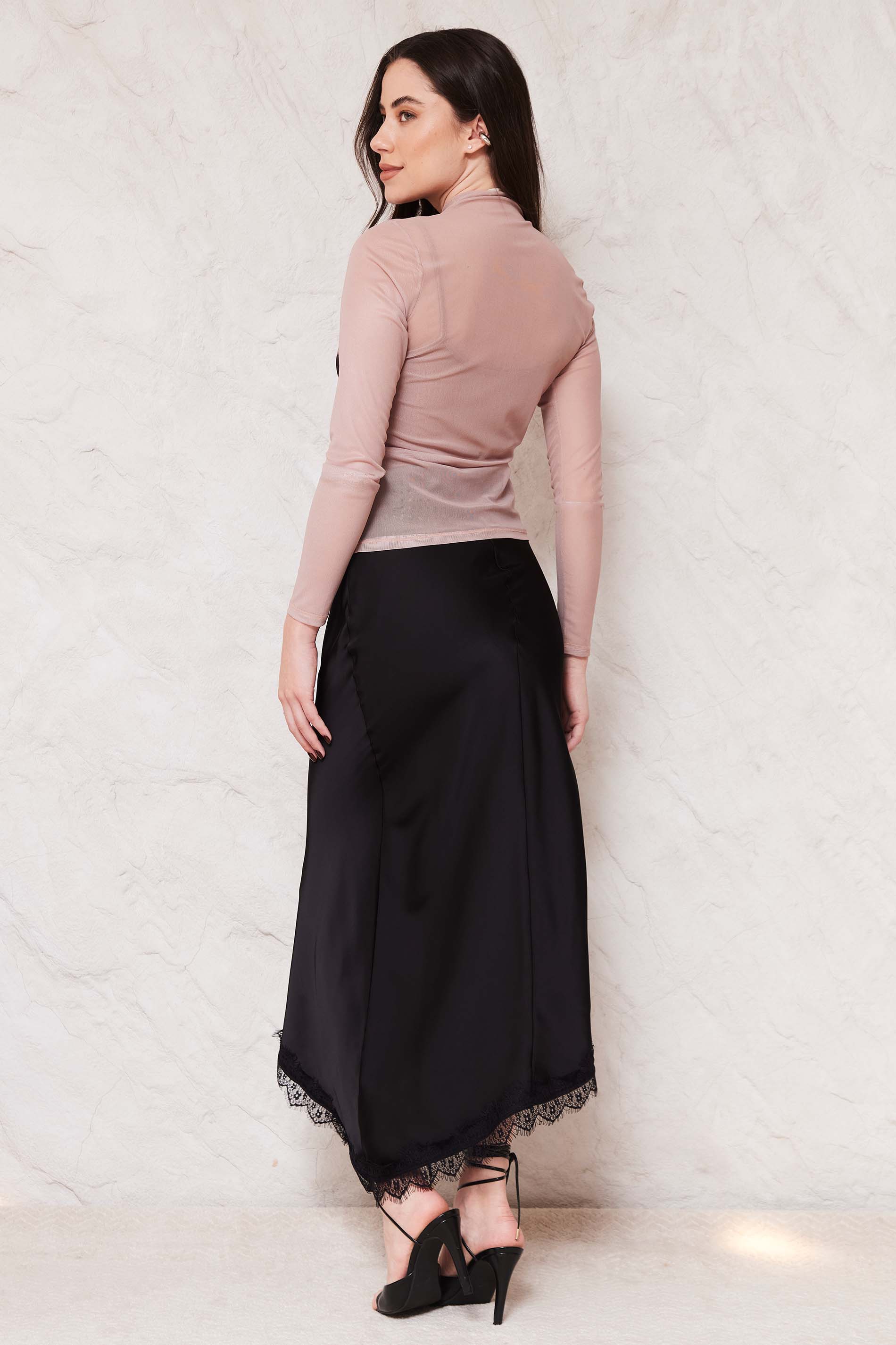 Saia Midi em Cetim Assimétrica com Renda Sunset - Doce Trama