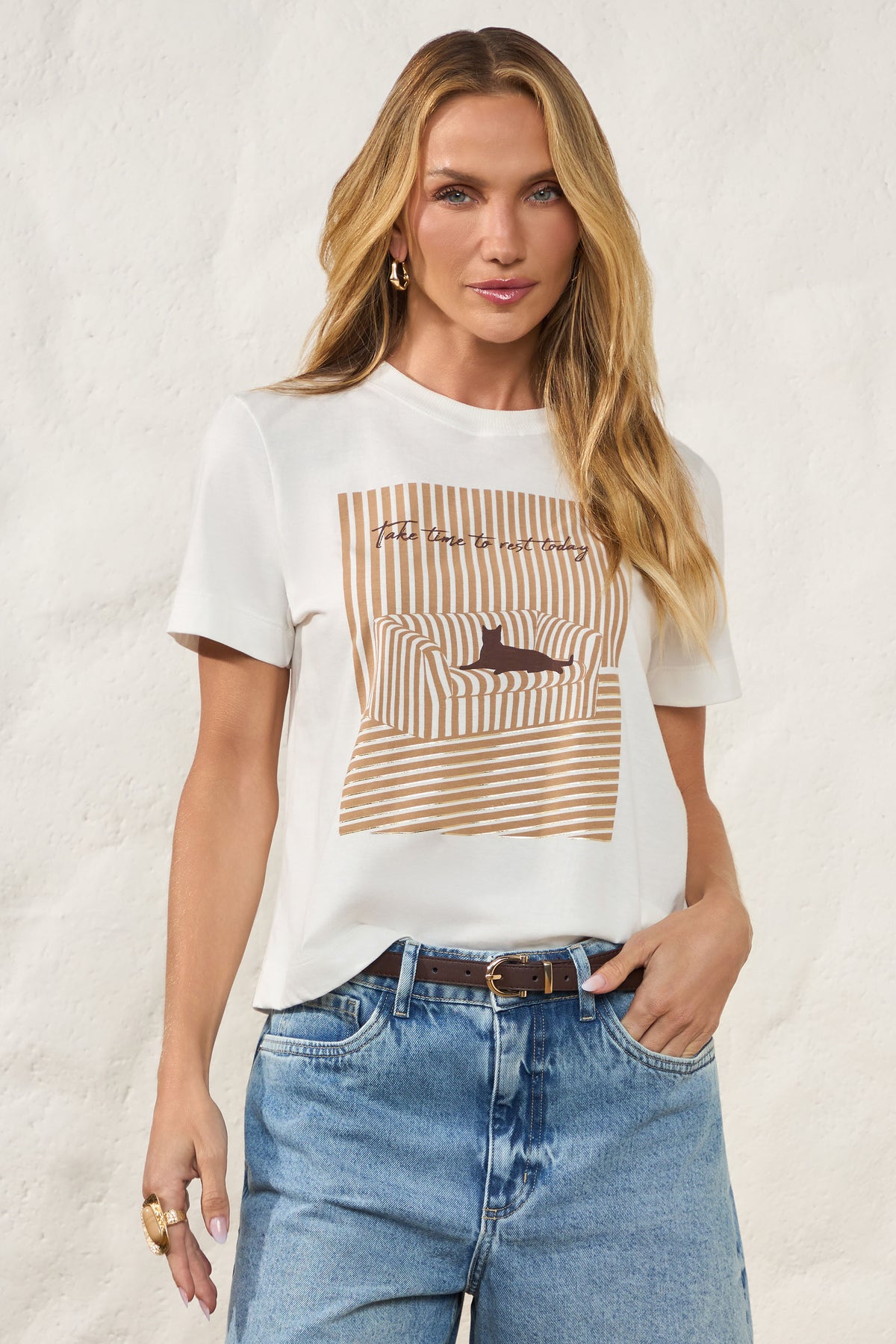 T-Shirt Reta em Malha Estampa Localizada Resort - Doce Trama