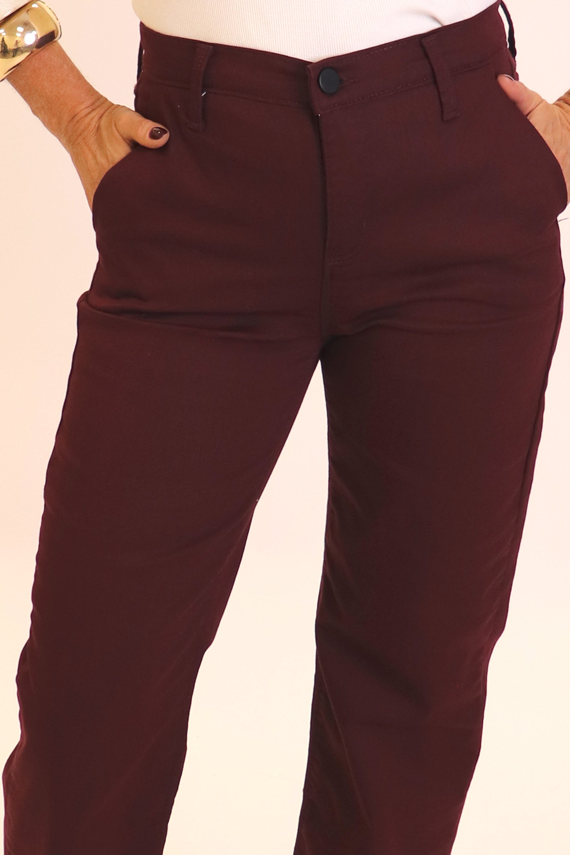 Calça Reta Cintura Alta e Caimento Estruturado