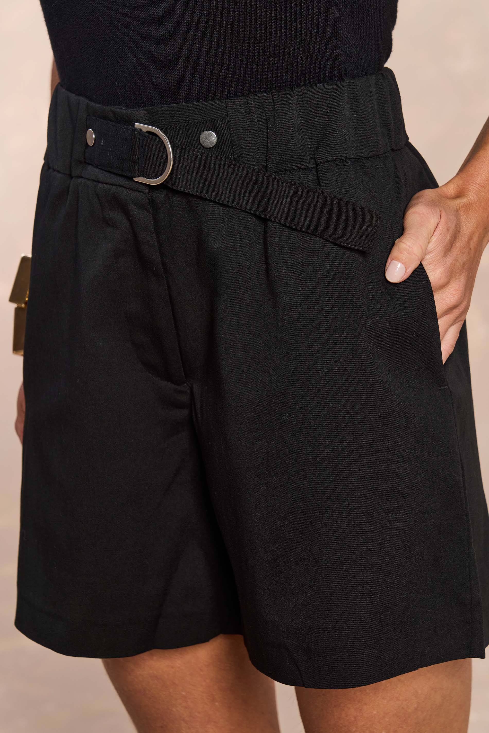 Shorts Retrô Glam em Alfaiataria