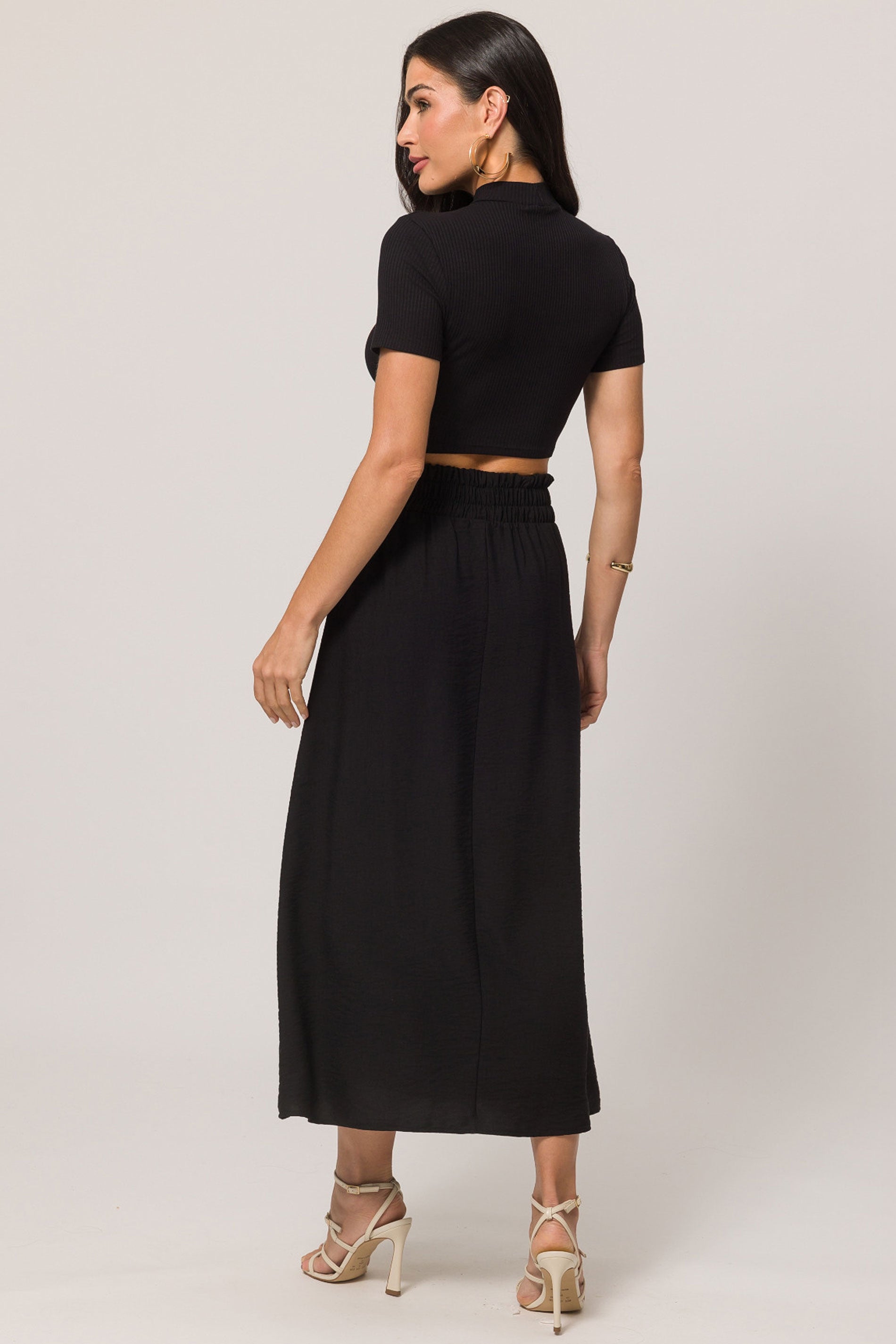 Blusa cropped em ribana com gola padre