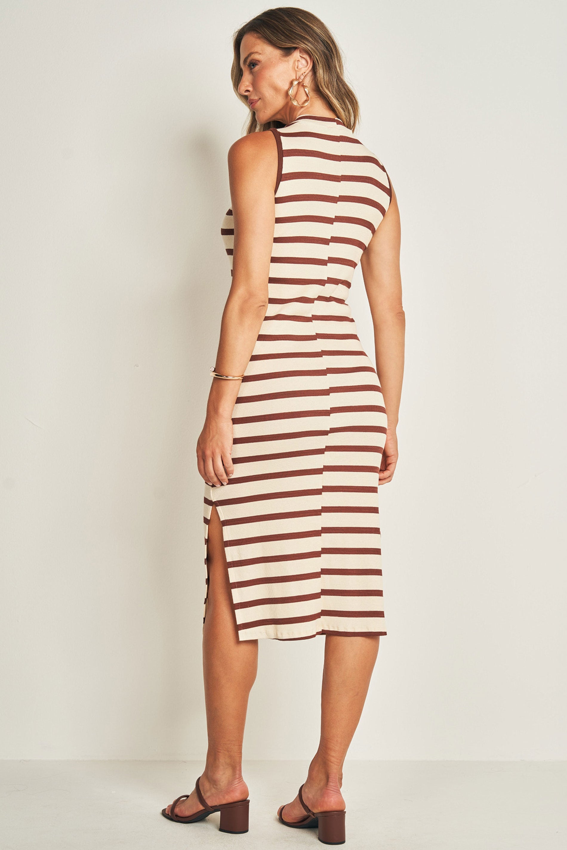 Vestido midi em ribana com gola padre