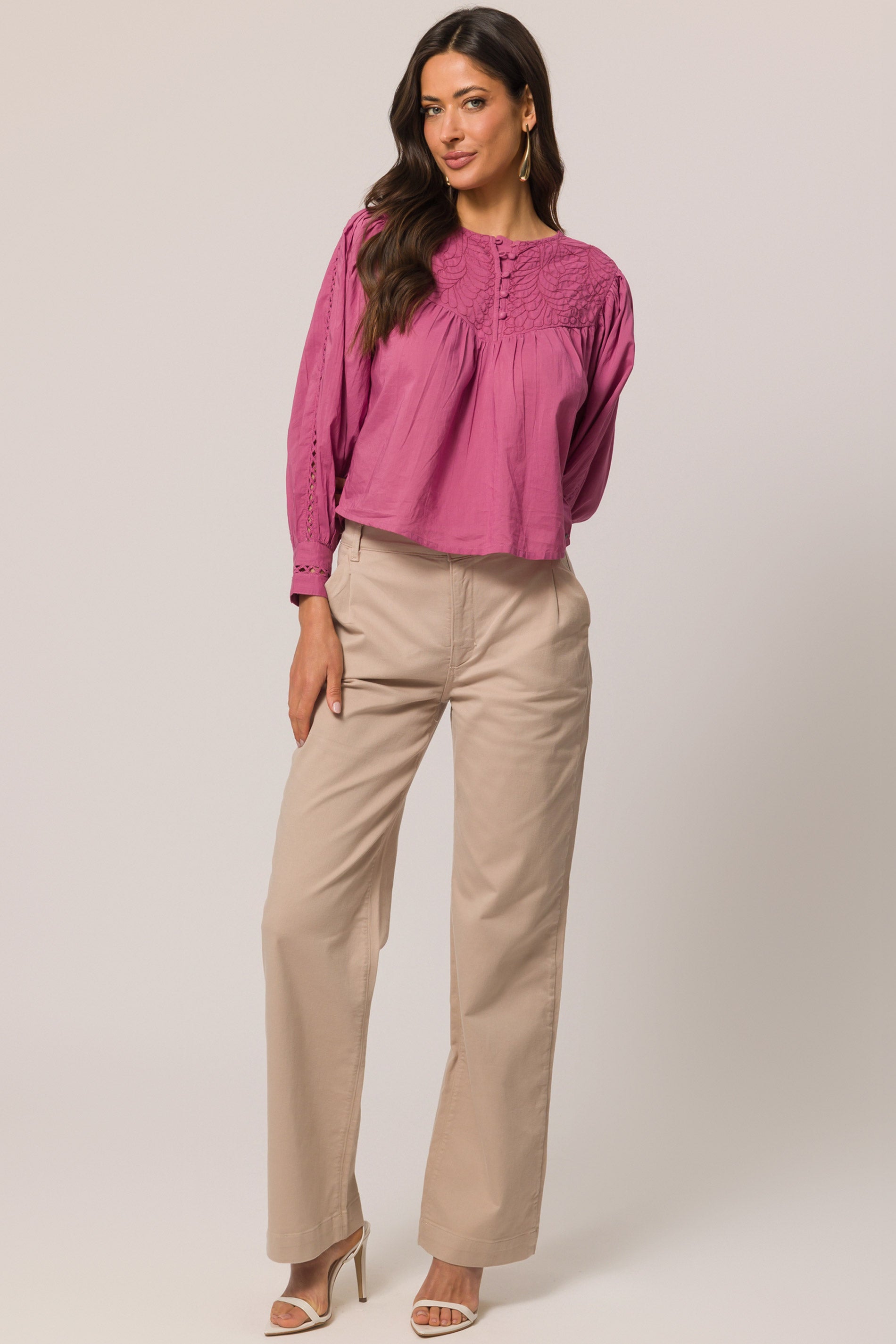 Blusa de Cambraia com Renda e Bordado