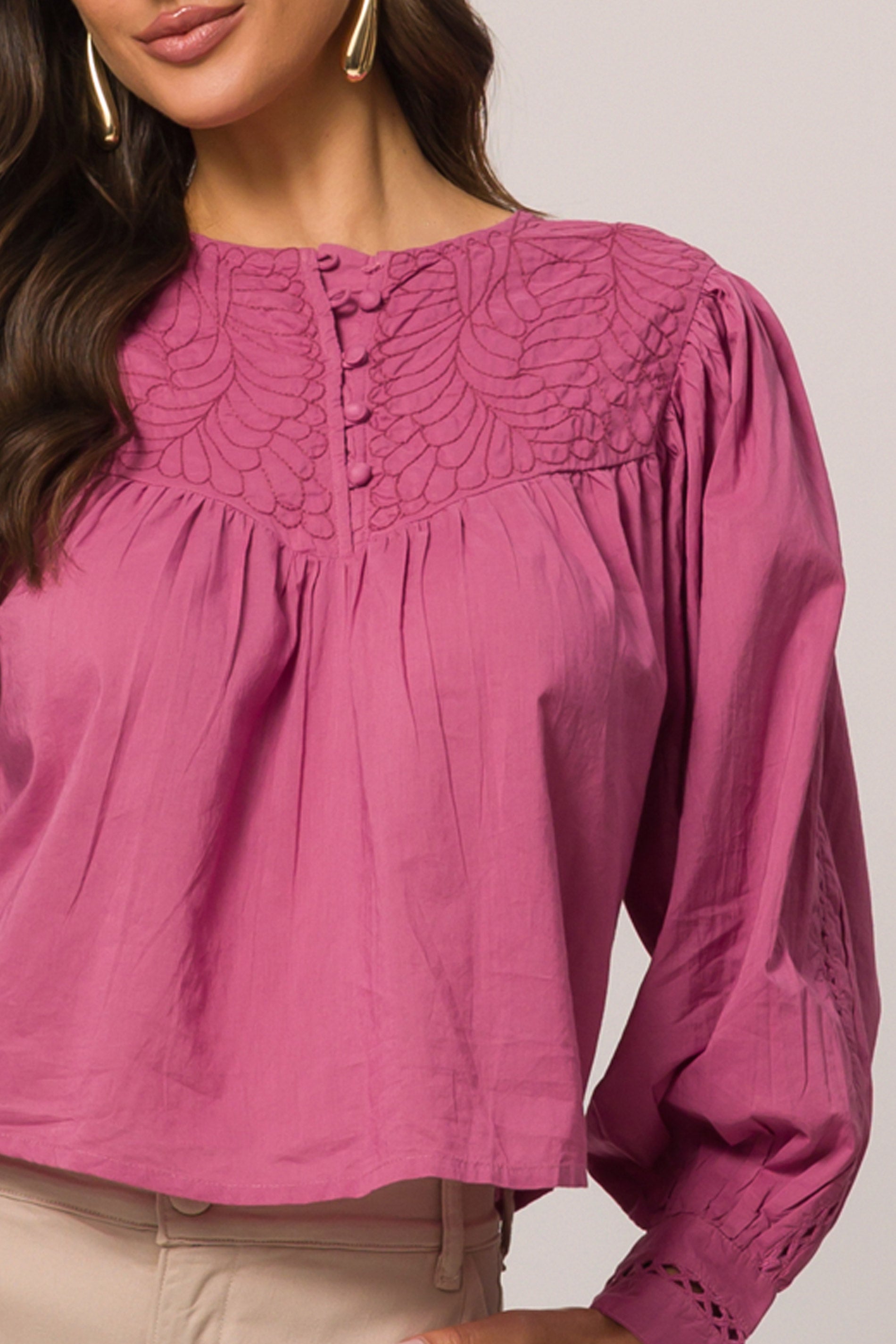 Blusa de Cambraia com Renda e Bordado