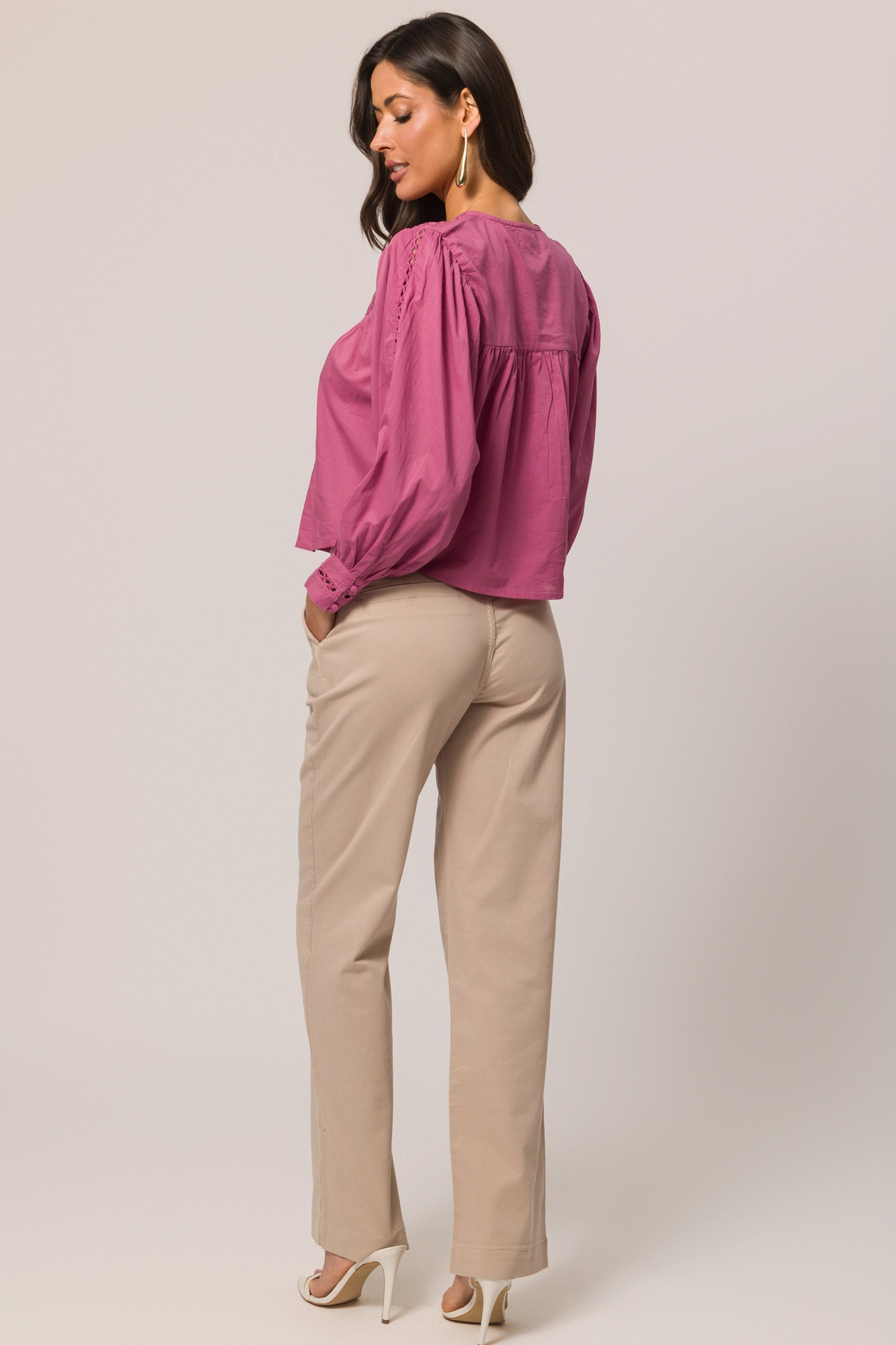 Blusa de Cambraia com Renda e Bordado