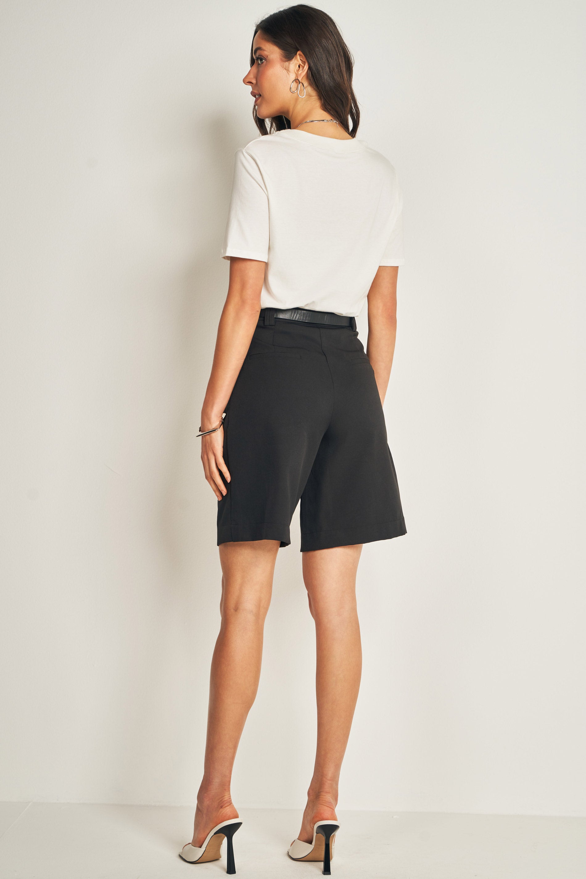 Bermuda Alfaiataria Comfy com Cós de Botão