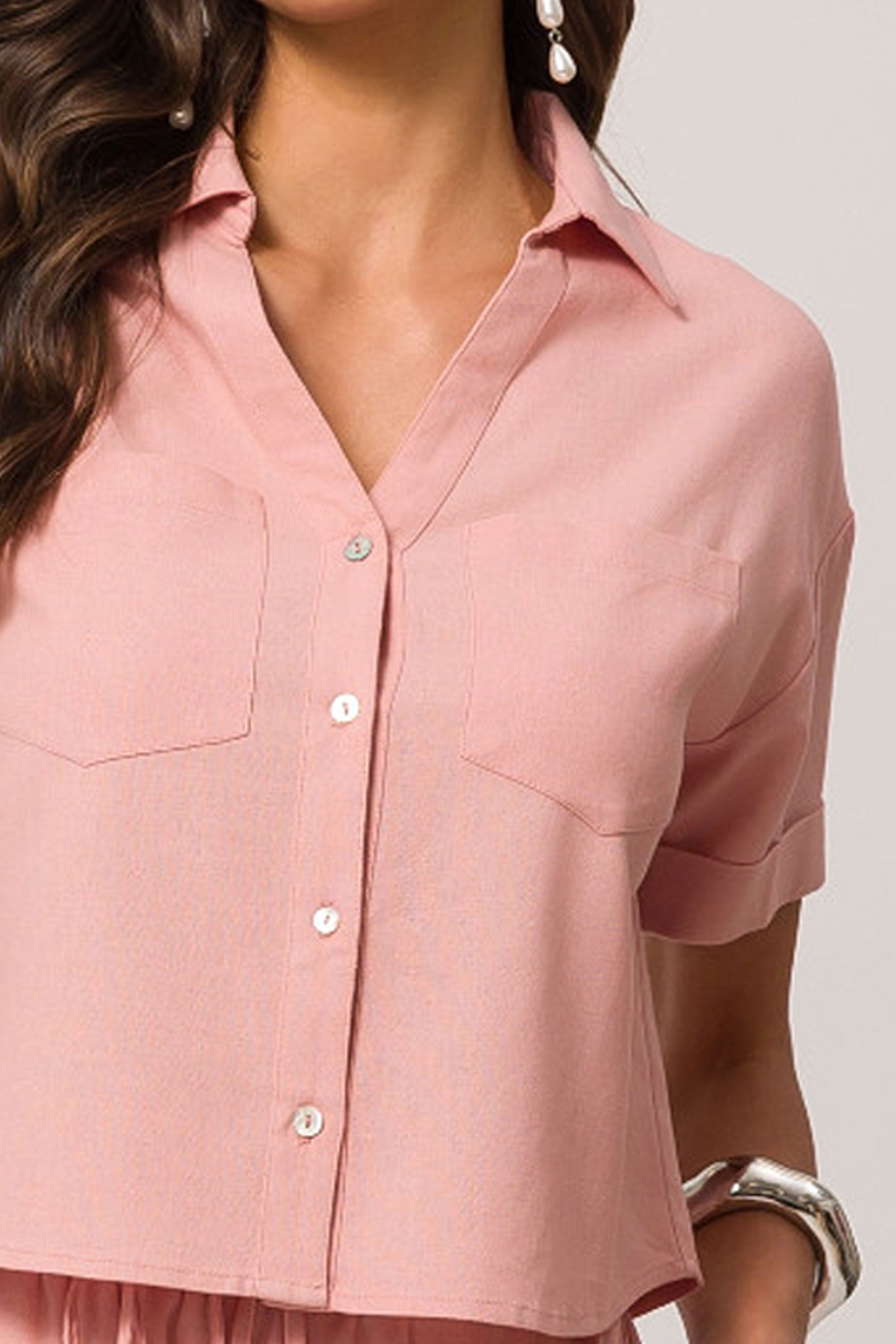 Camisa curta em tela linen com caimento reto