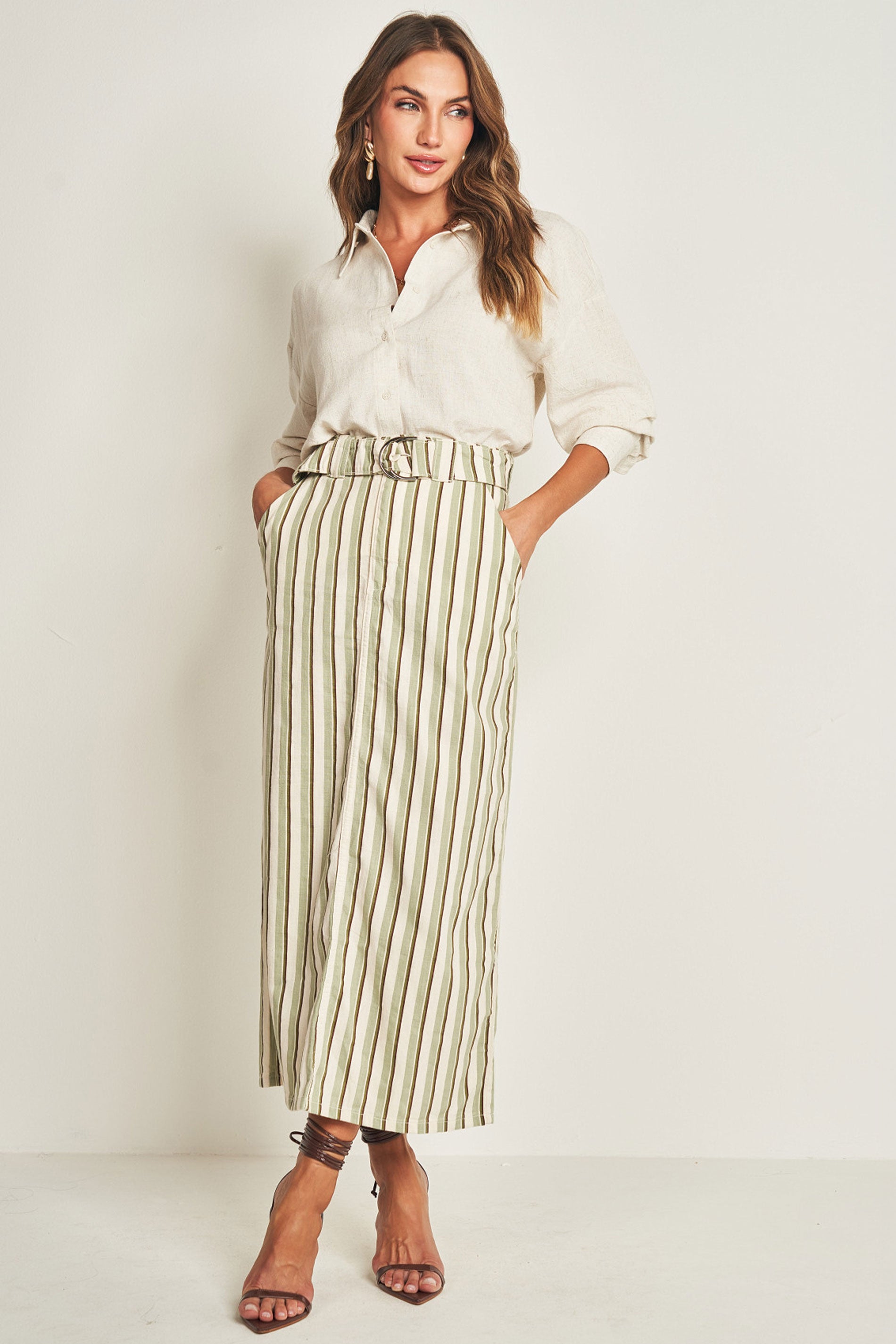 Blusa manga curta em ribana com decote V