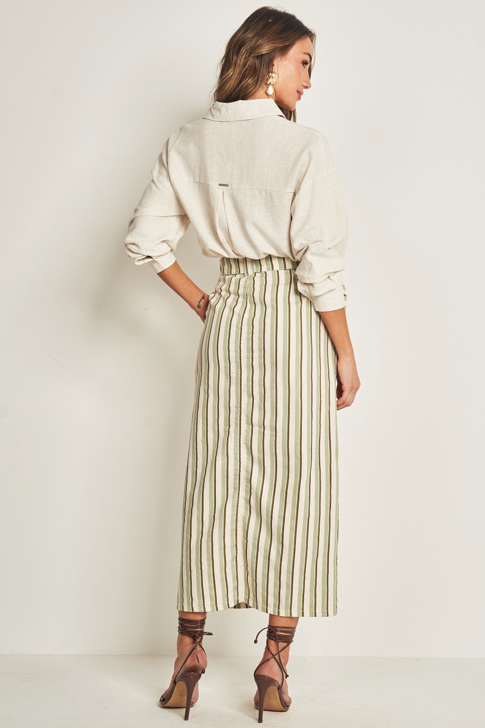 Blusa manga curta em ribana com decote V