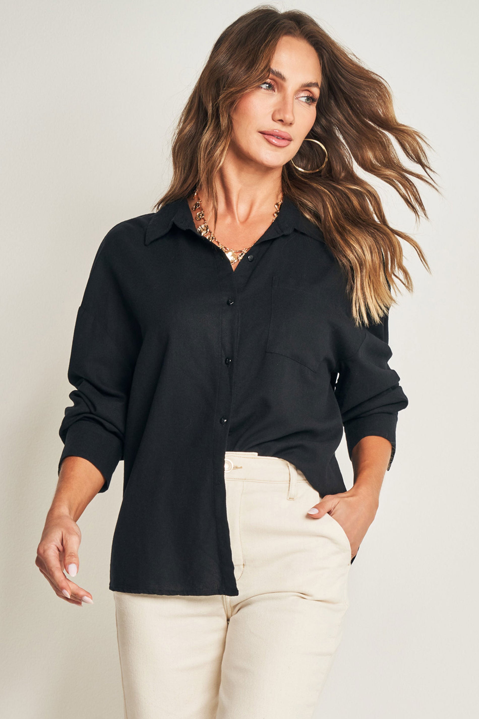 Calça reta slim em sarja com bolso faca