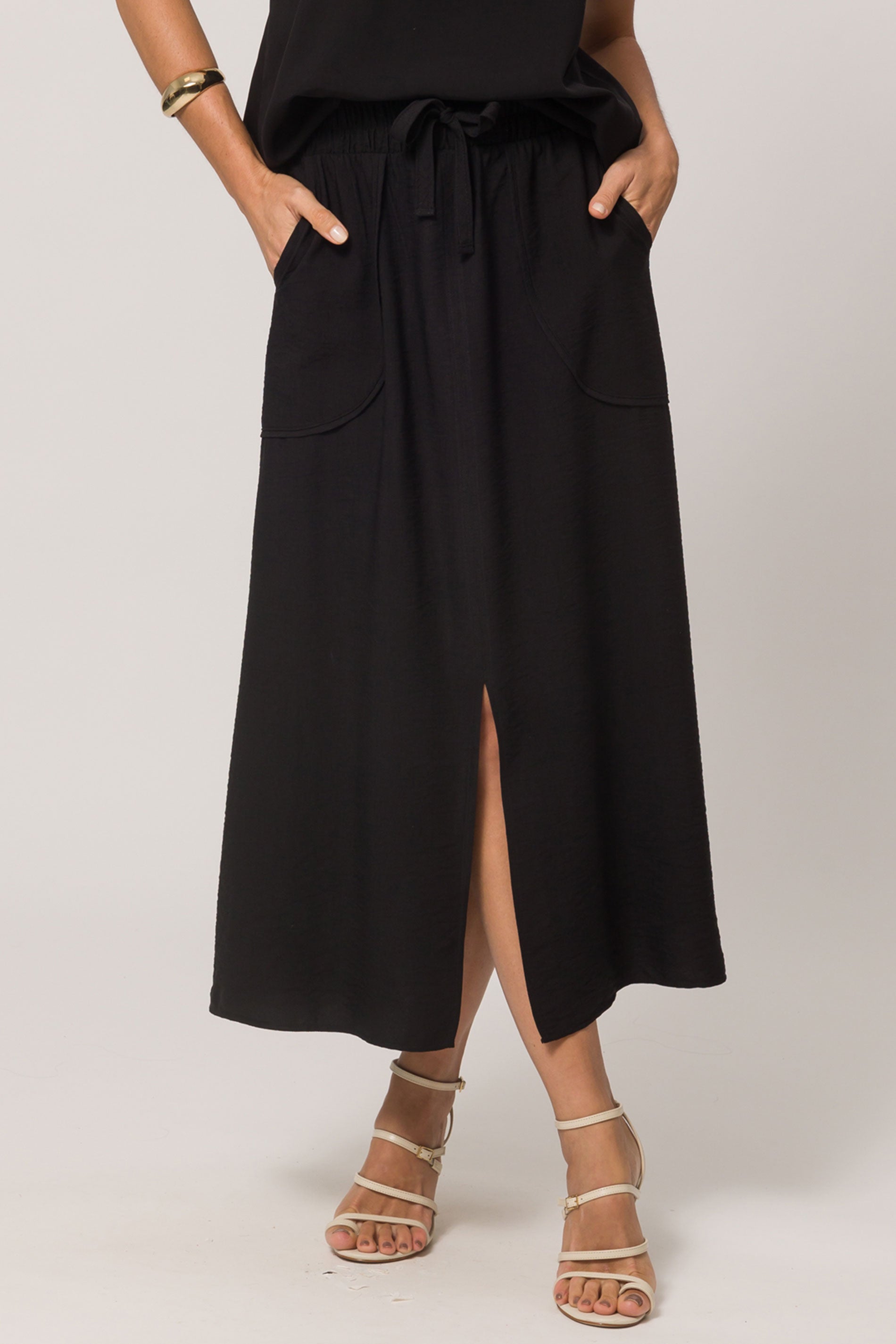 Saia midi com elástico em viscoflow