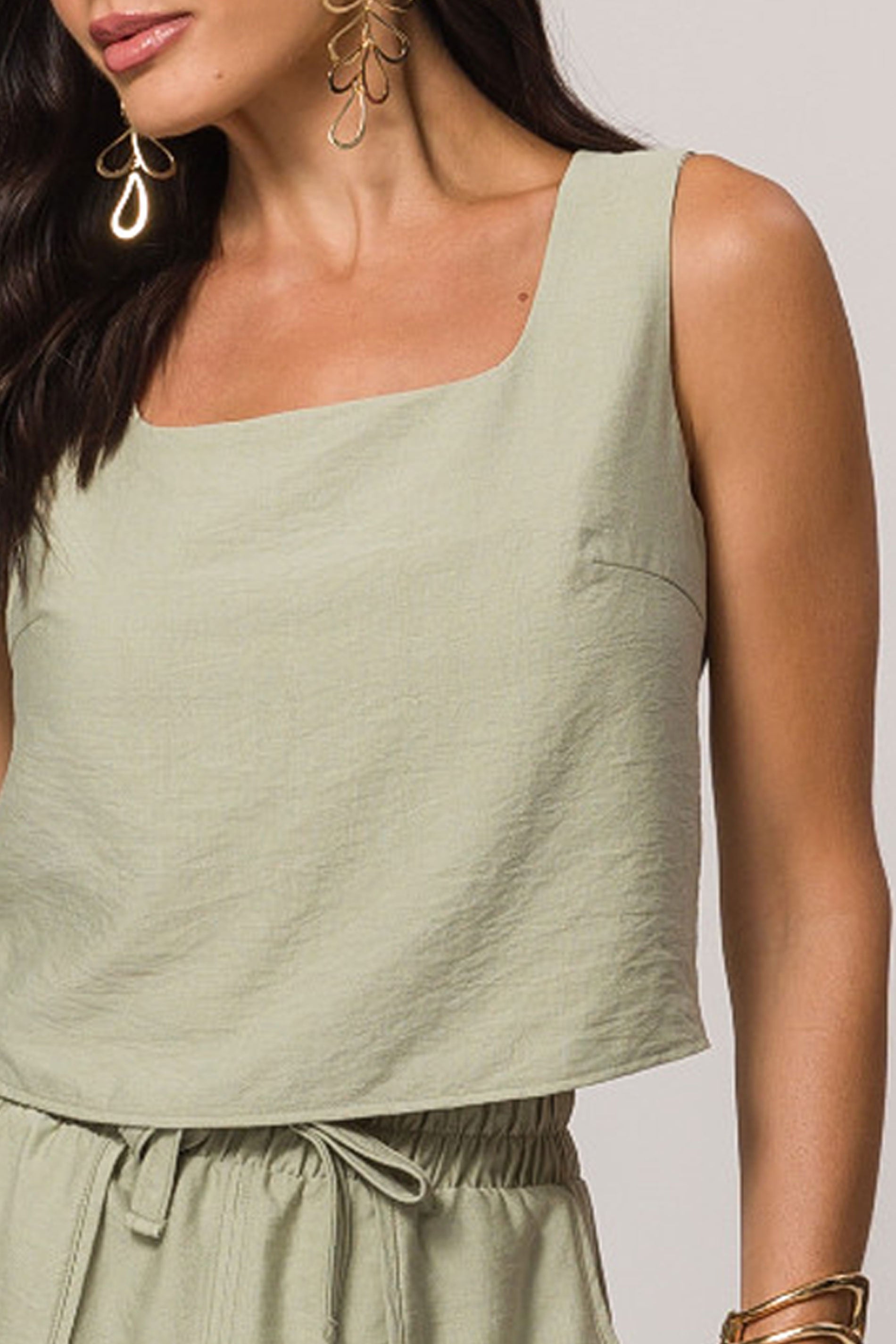 Blusa cavada quadrada em viscoflow