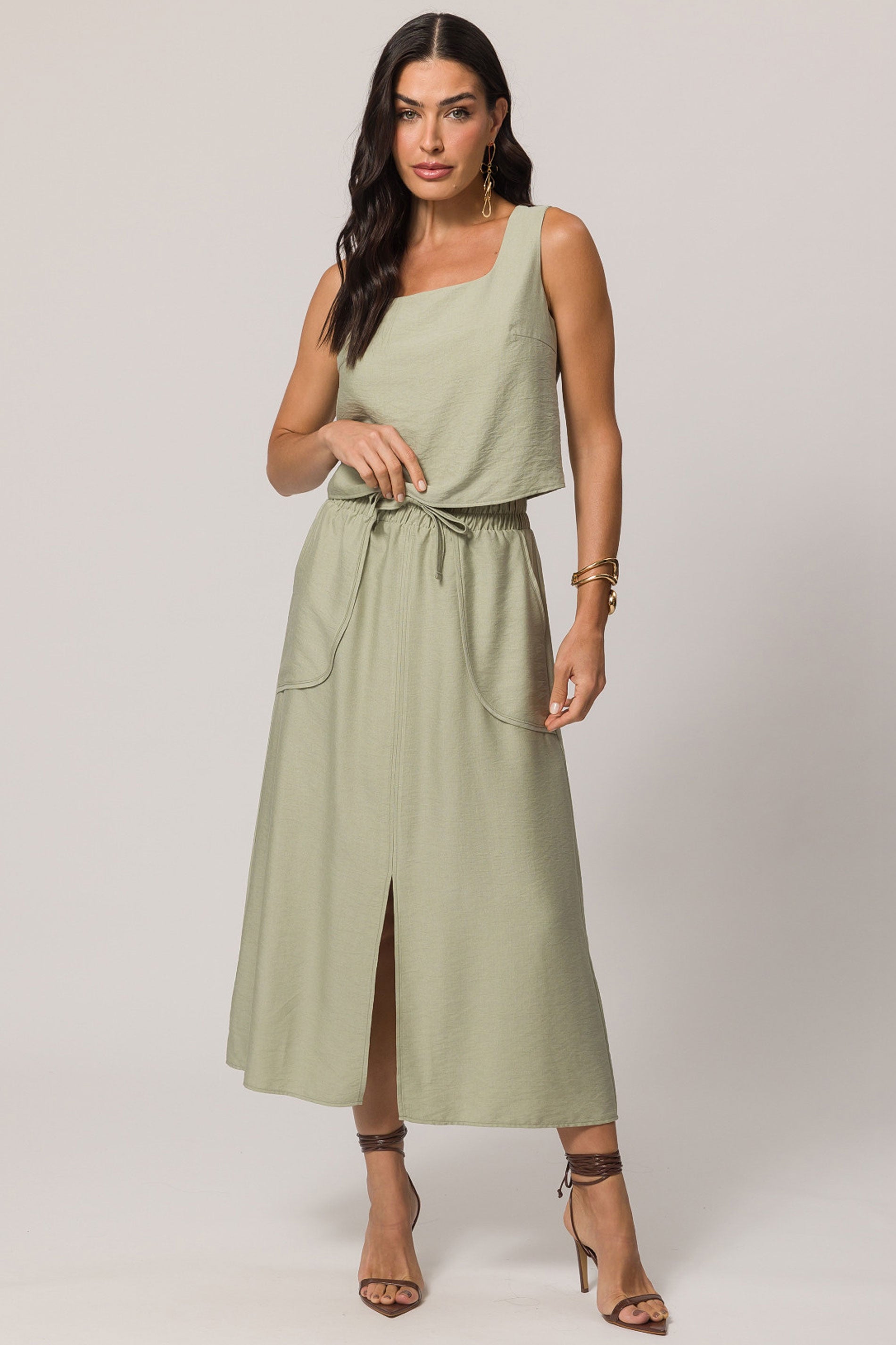 Blusa cavada quadrada em viscoflow