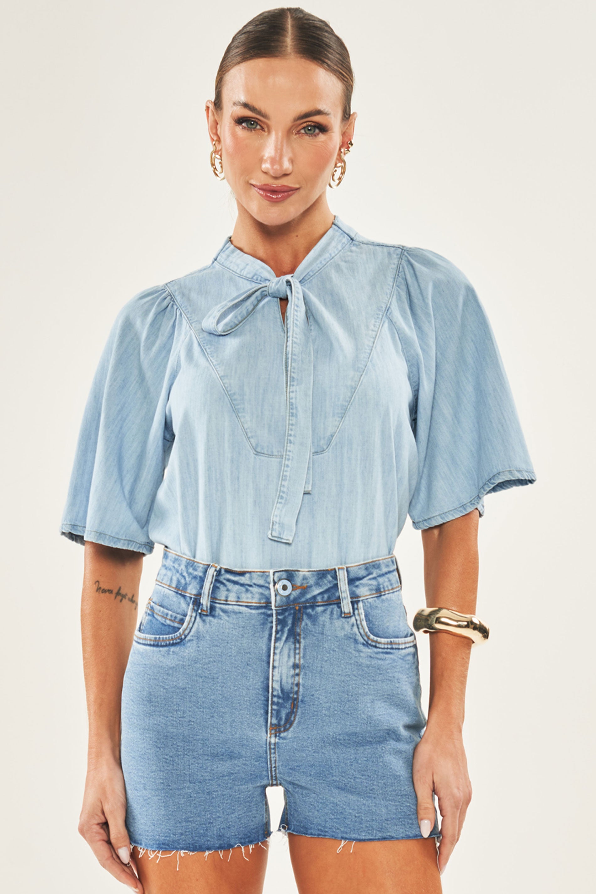 Shorts Boyfriend em Jeans com Elastano