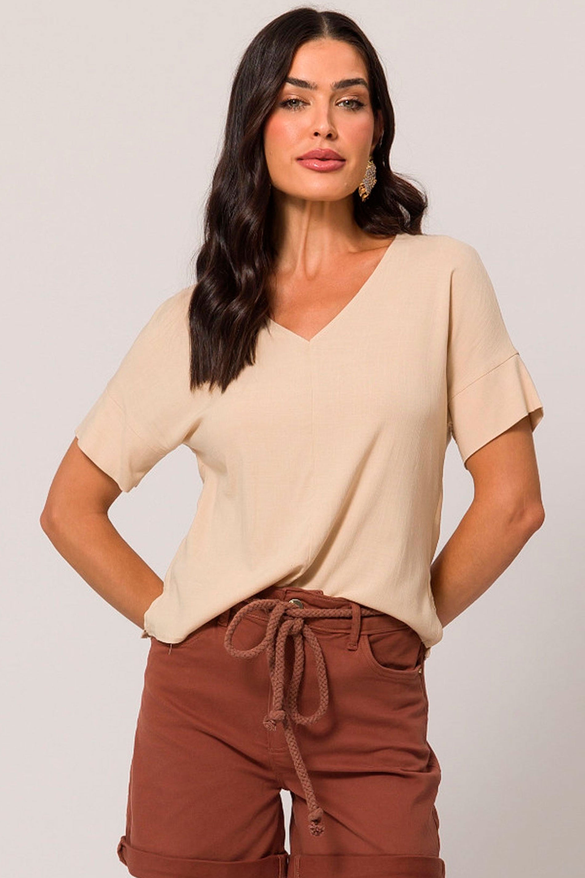 Shorts reto com bolso frontal em sarja