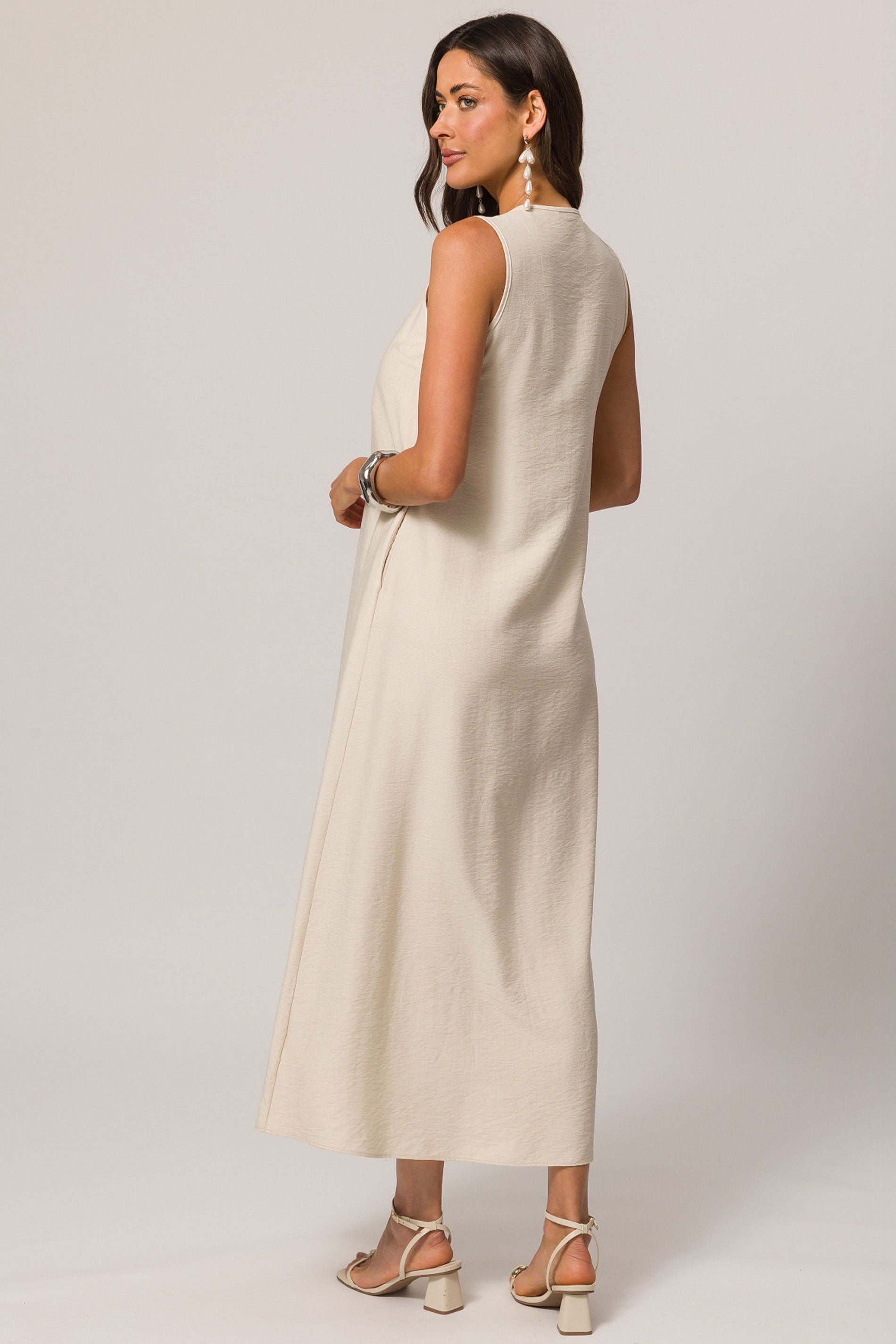 Vestido longo sem manga em viscoflow