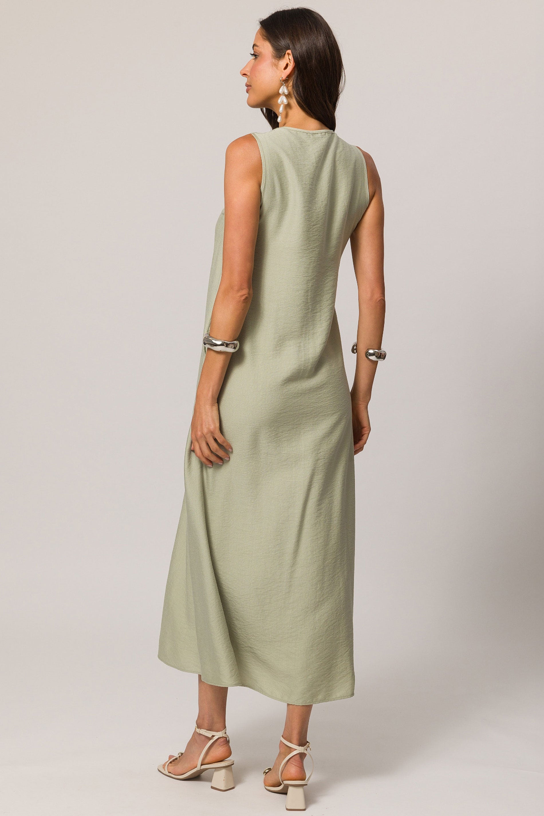 Vestido longo sem manga em viscoflow