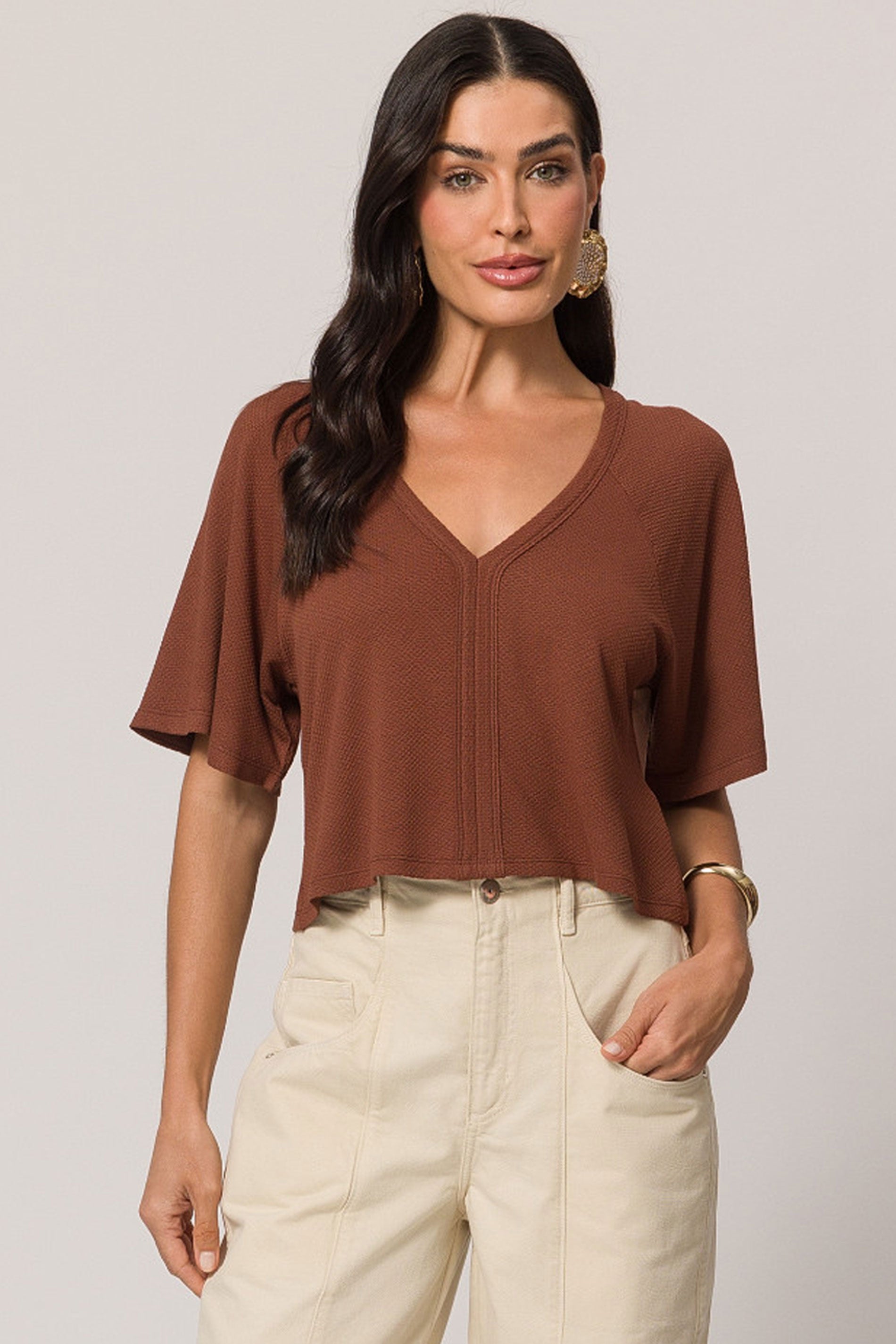 Blusa solta de manga curta em malha new favo