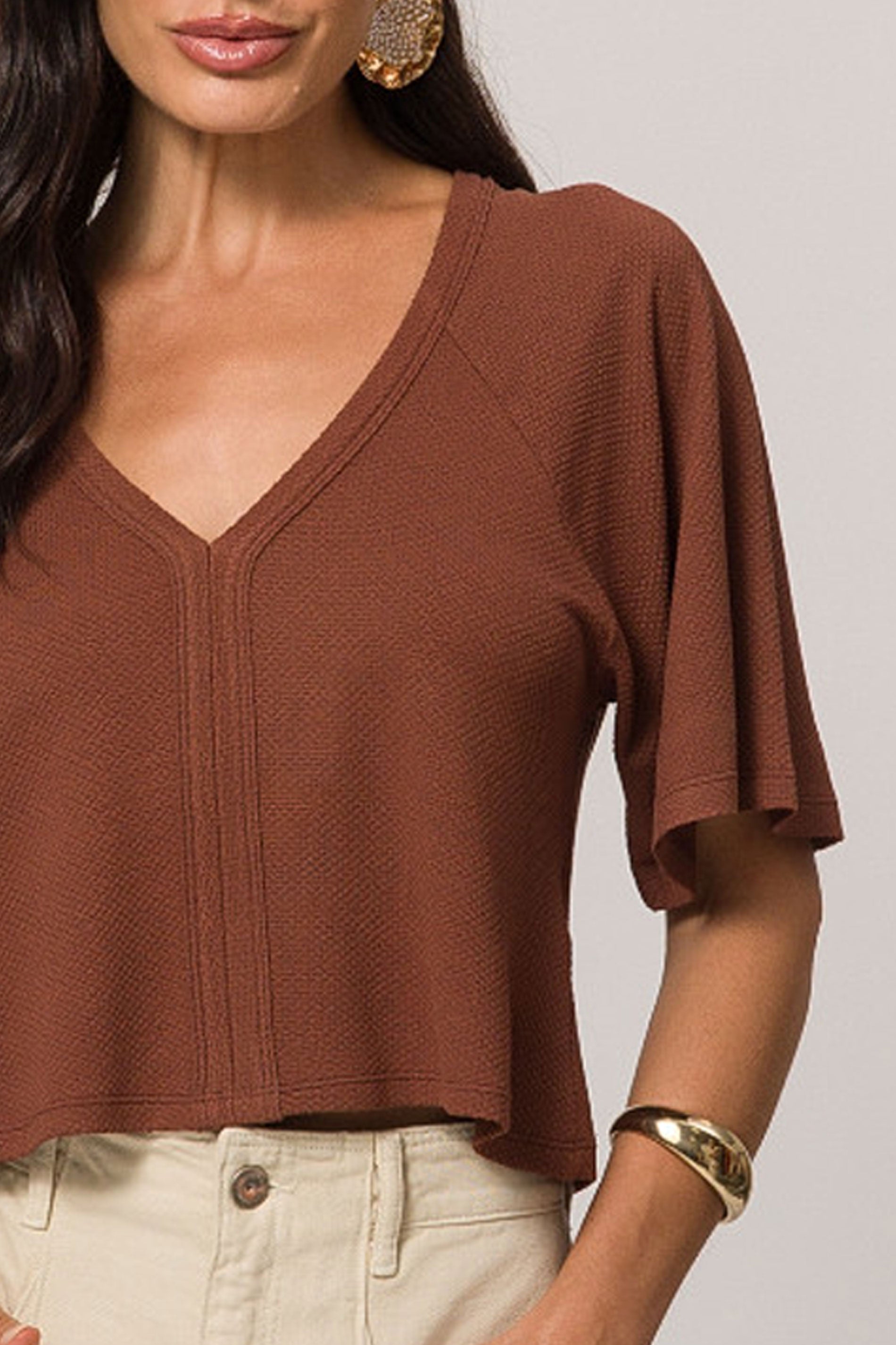 Blusa solta de manga curta em malha new favo