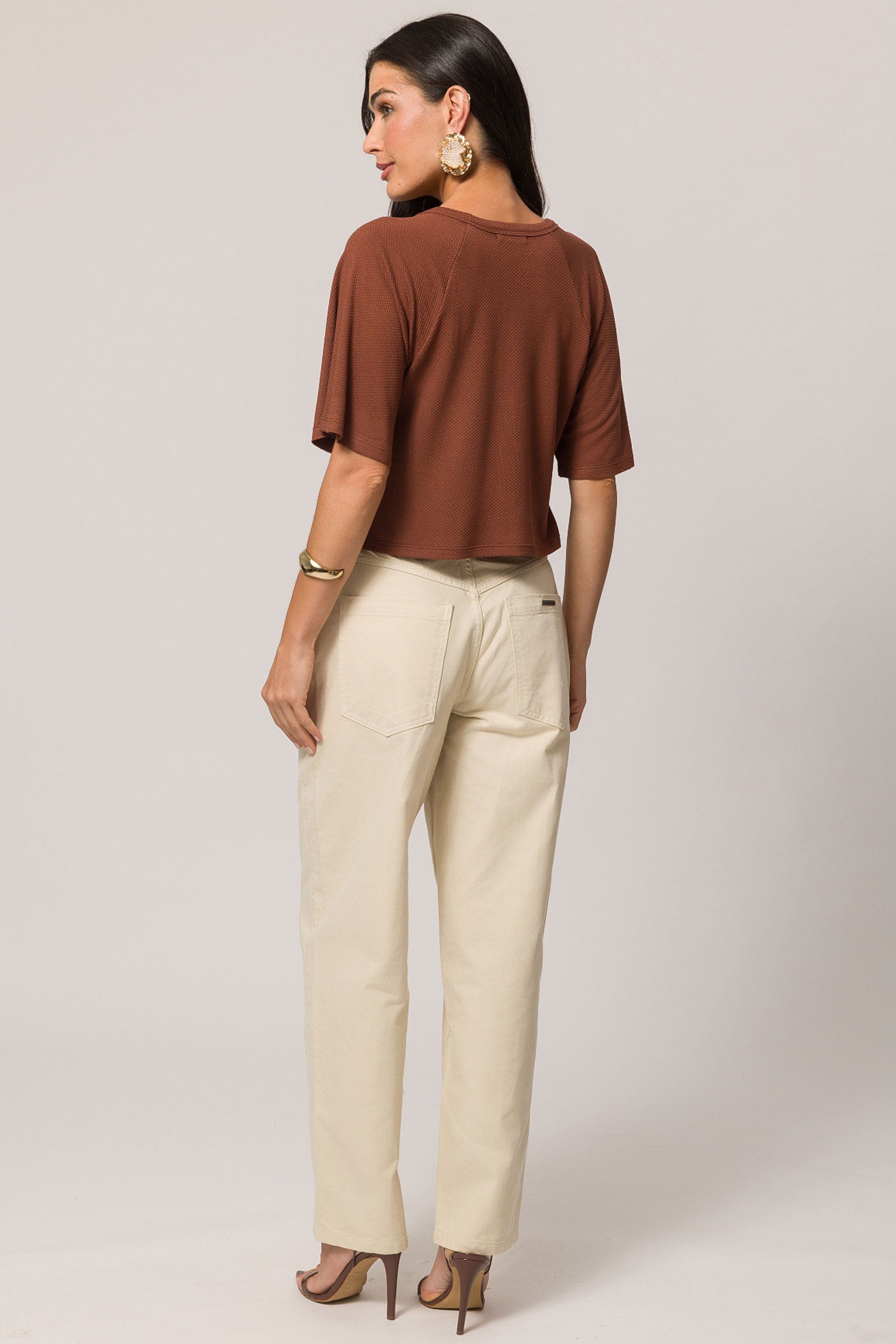 Blusa solta de manga curta em malha new favo