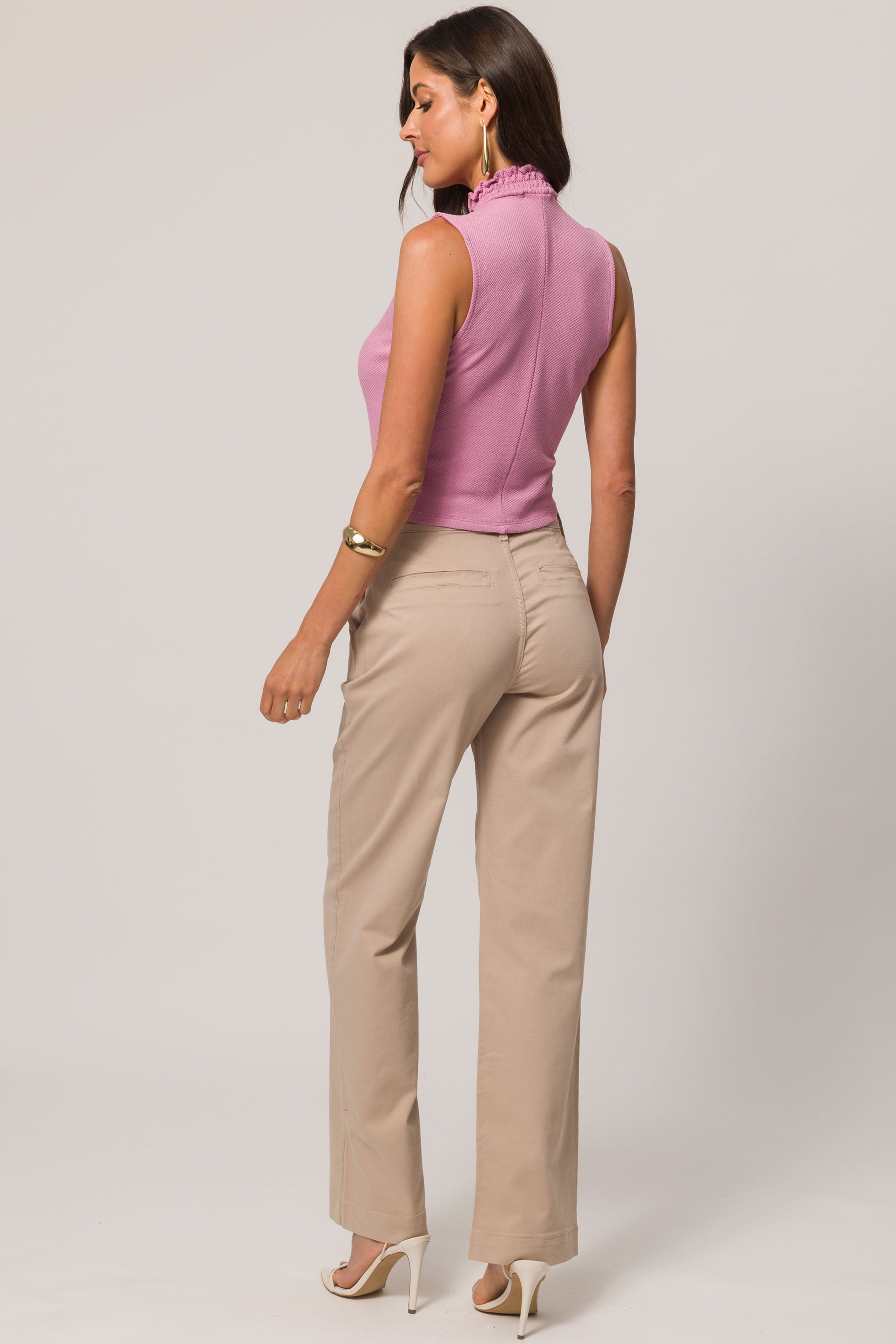 Blusa sem manga em malha New Favo com gola alta