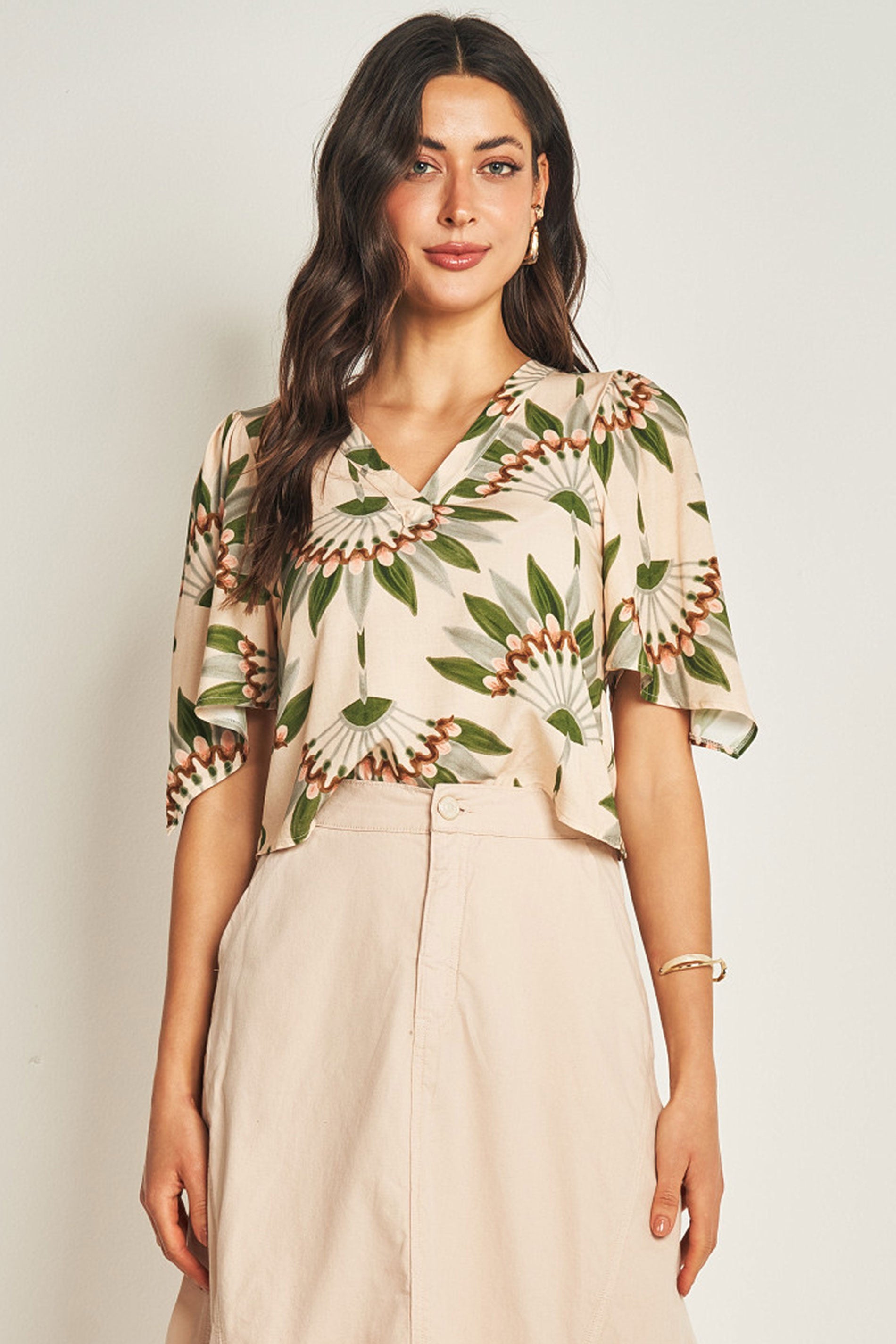 Blusa de manga curta em plano viscose