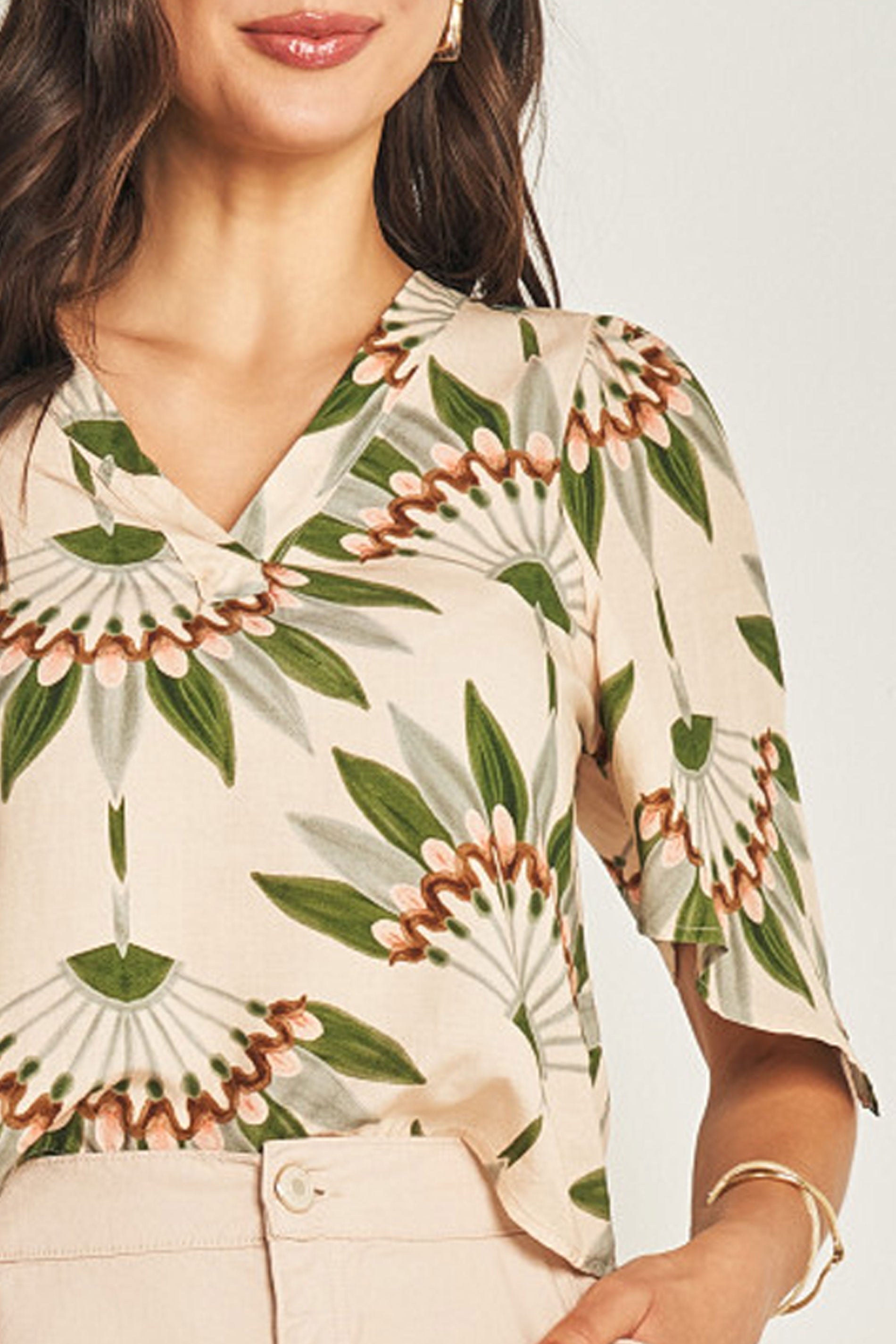 Blusa de manga curta em plano viscose