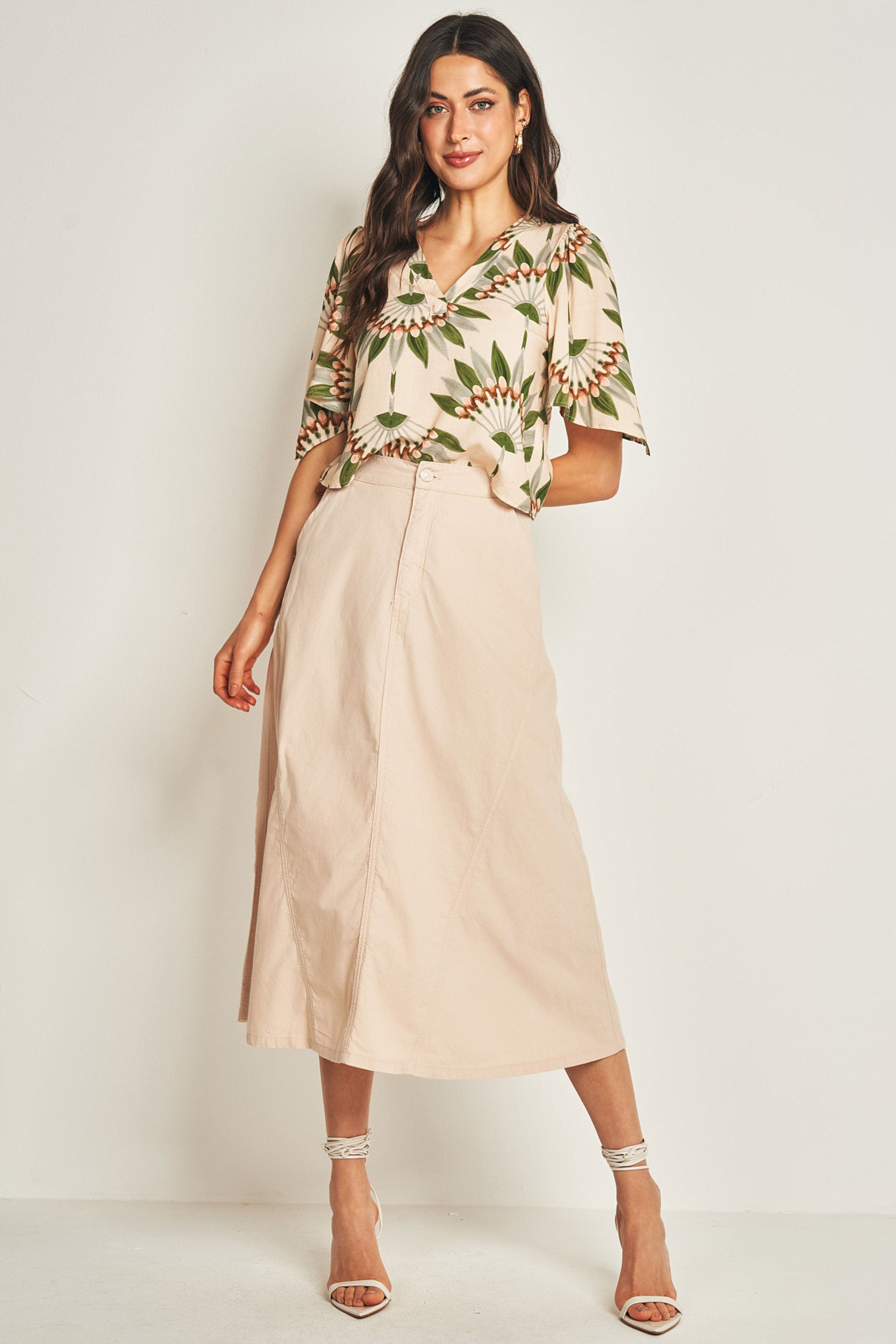 Blusa de manga curta em plano viscose