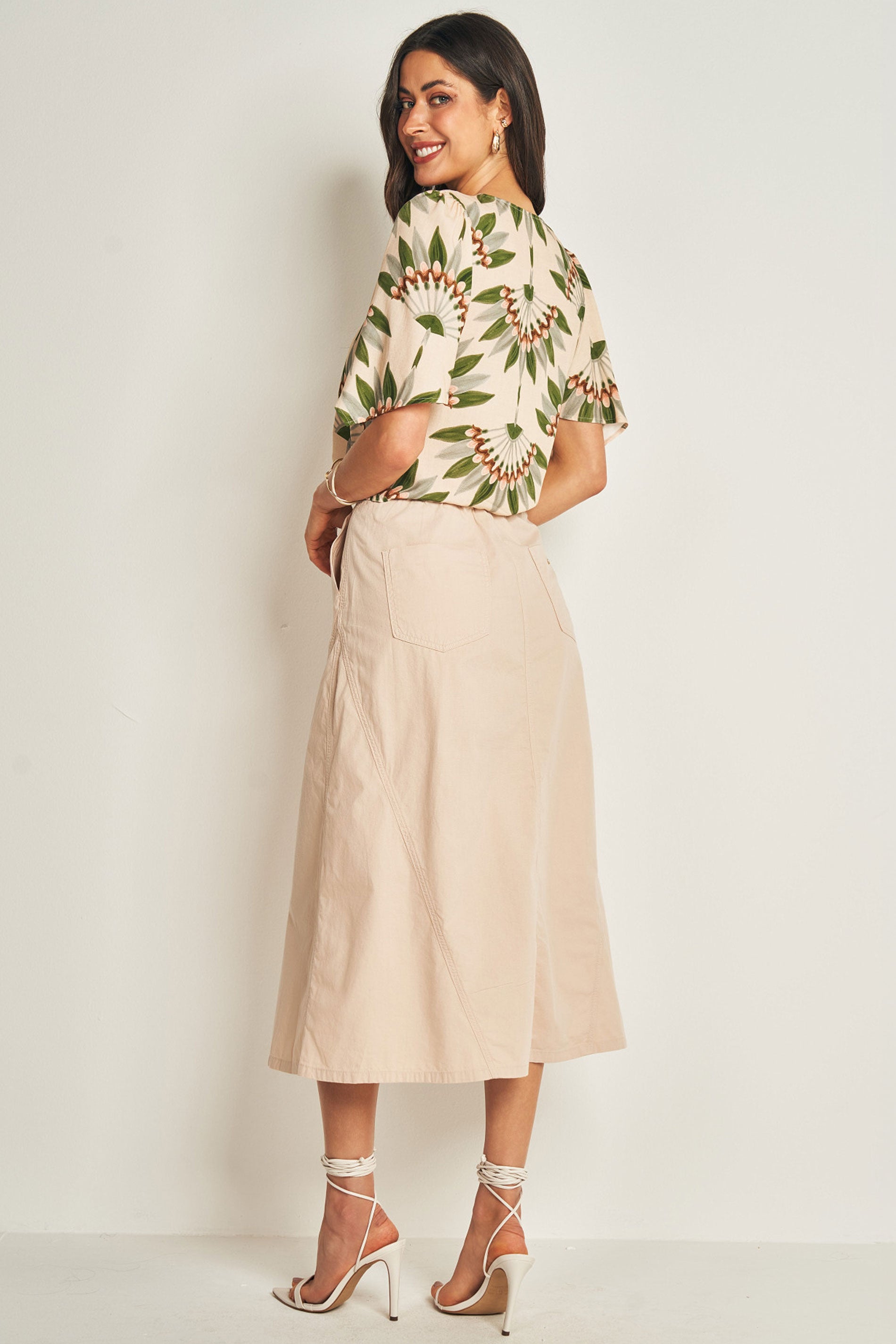 Blusa de manga curta em plano viscose