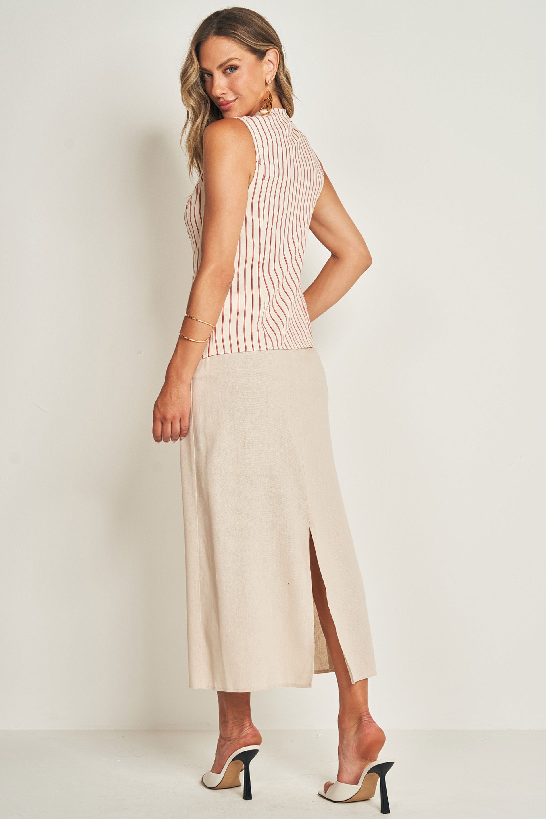 Colete em plano linen com listras e botão