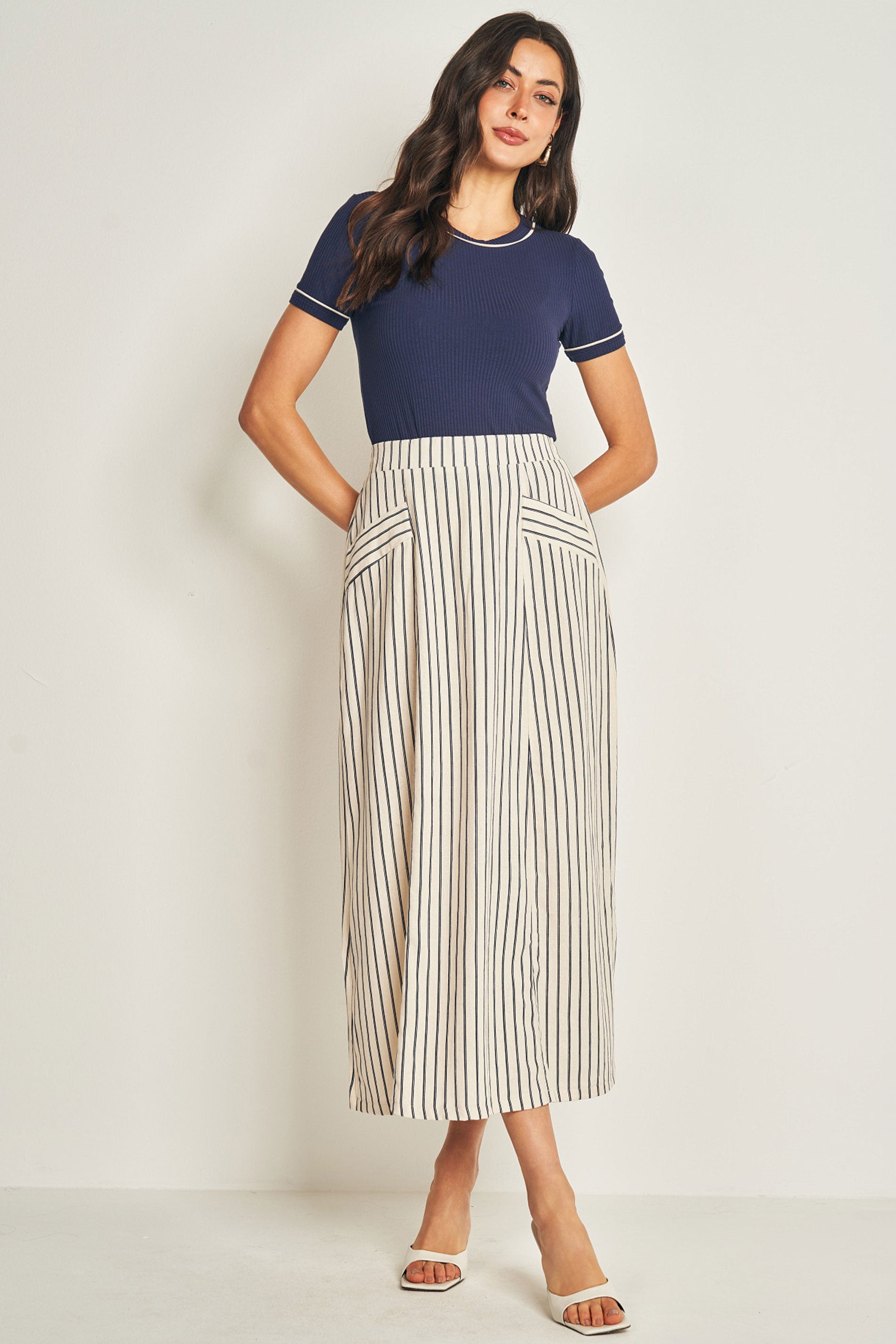 Saia longa em plano linen com listras