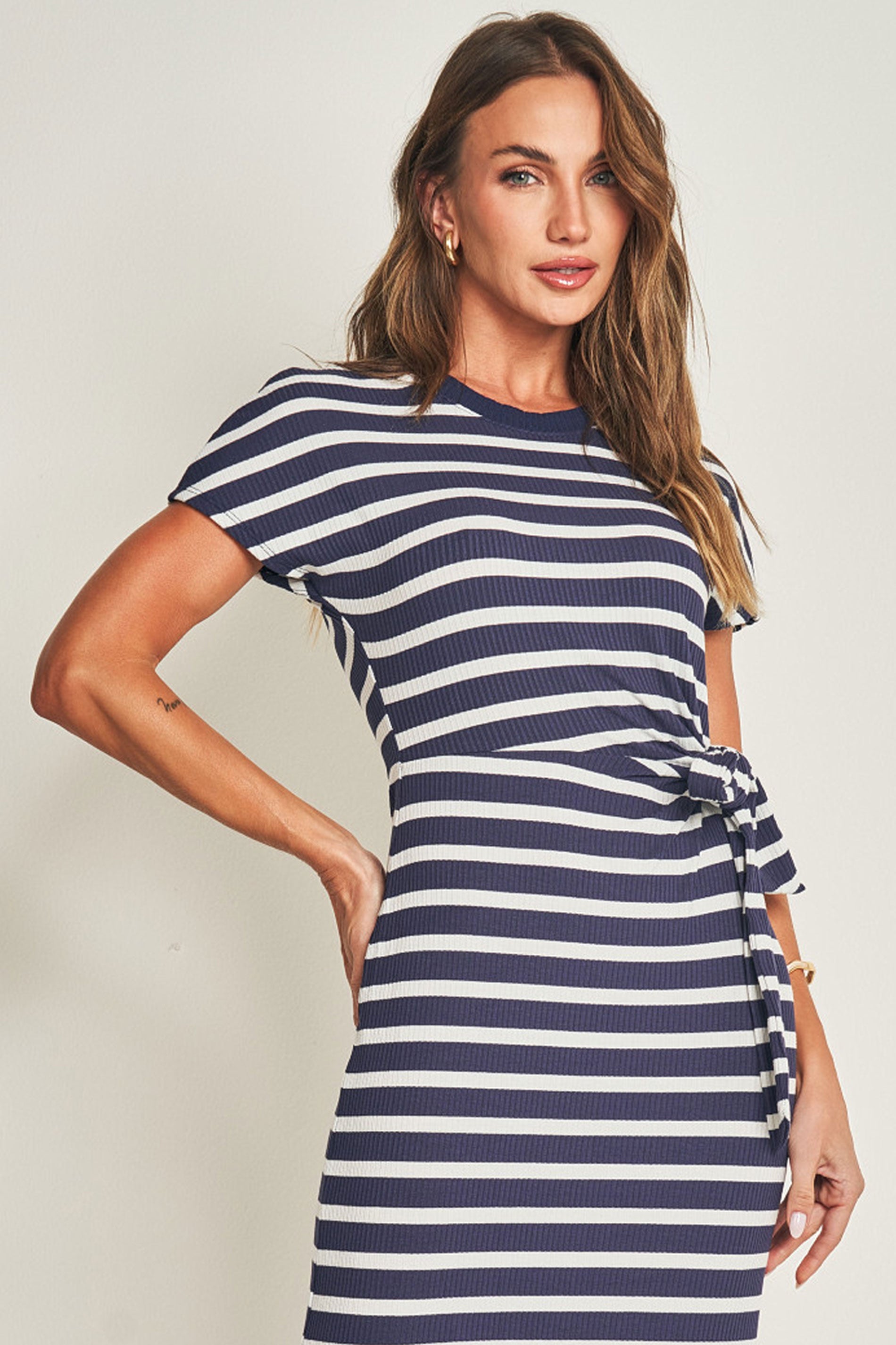 Vestido midi de manga curta em ribana com listras