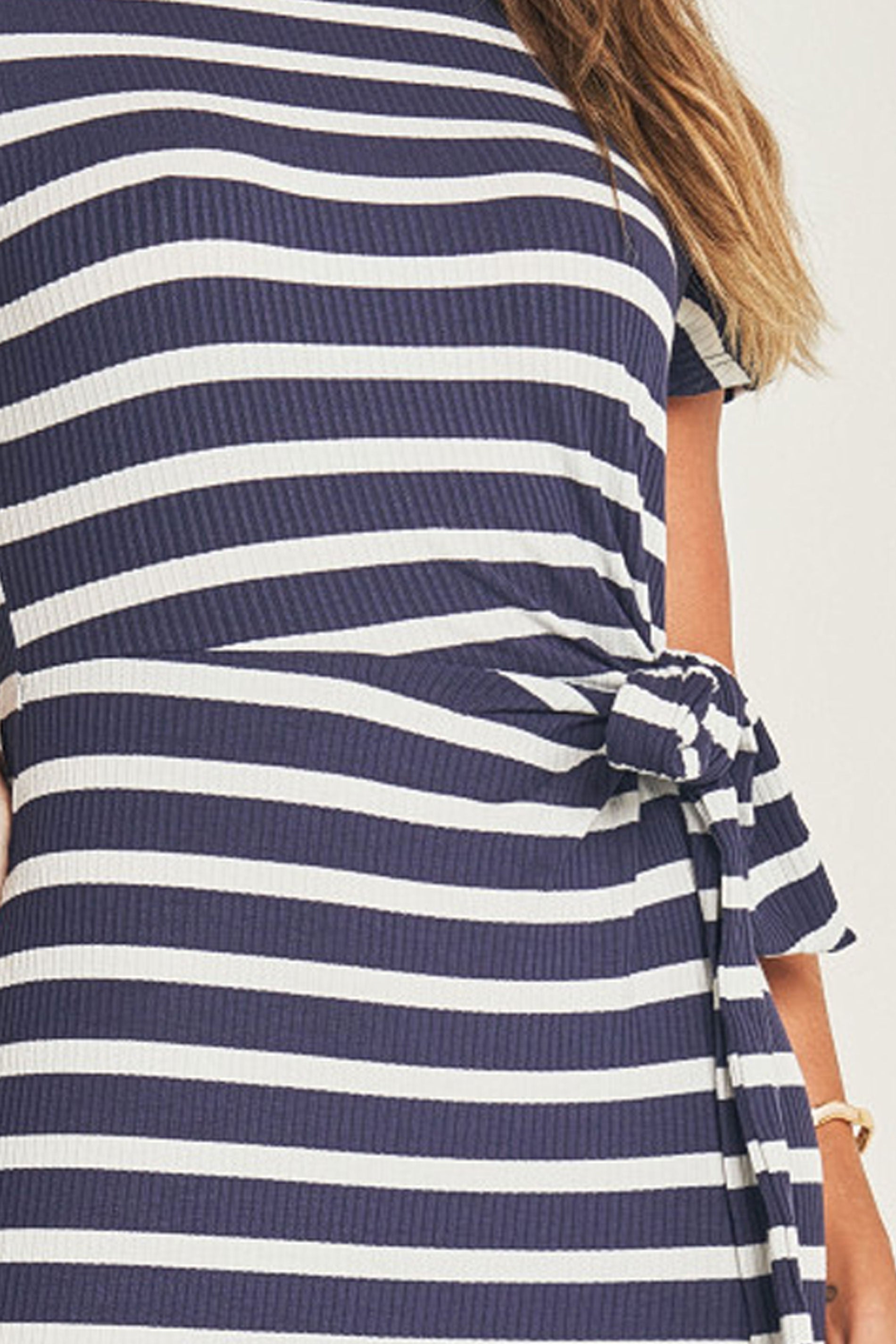 Vestido midi de manga curta em ribana com listras