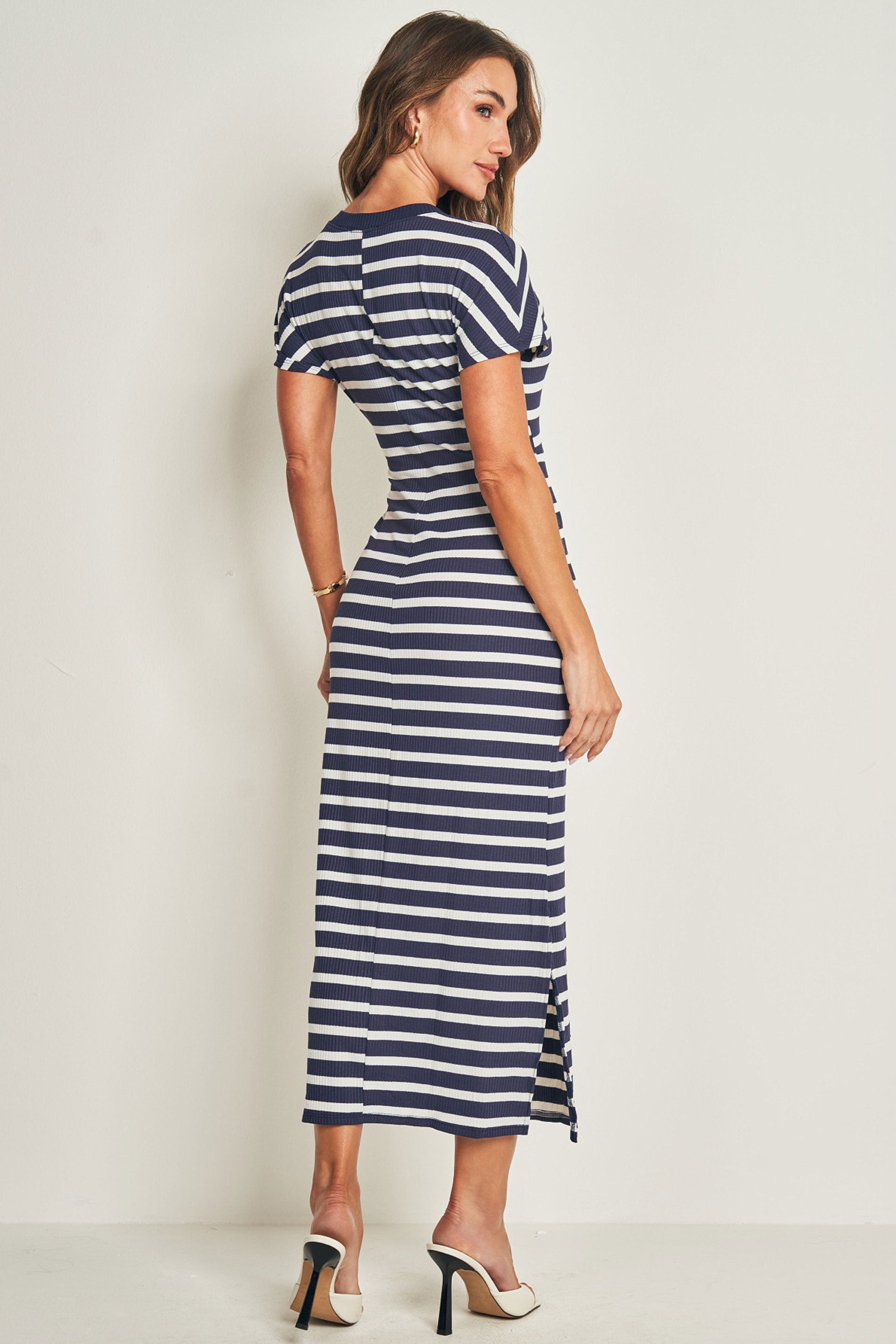 Vestido midi de manga curta em ribana com listras