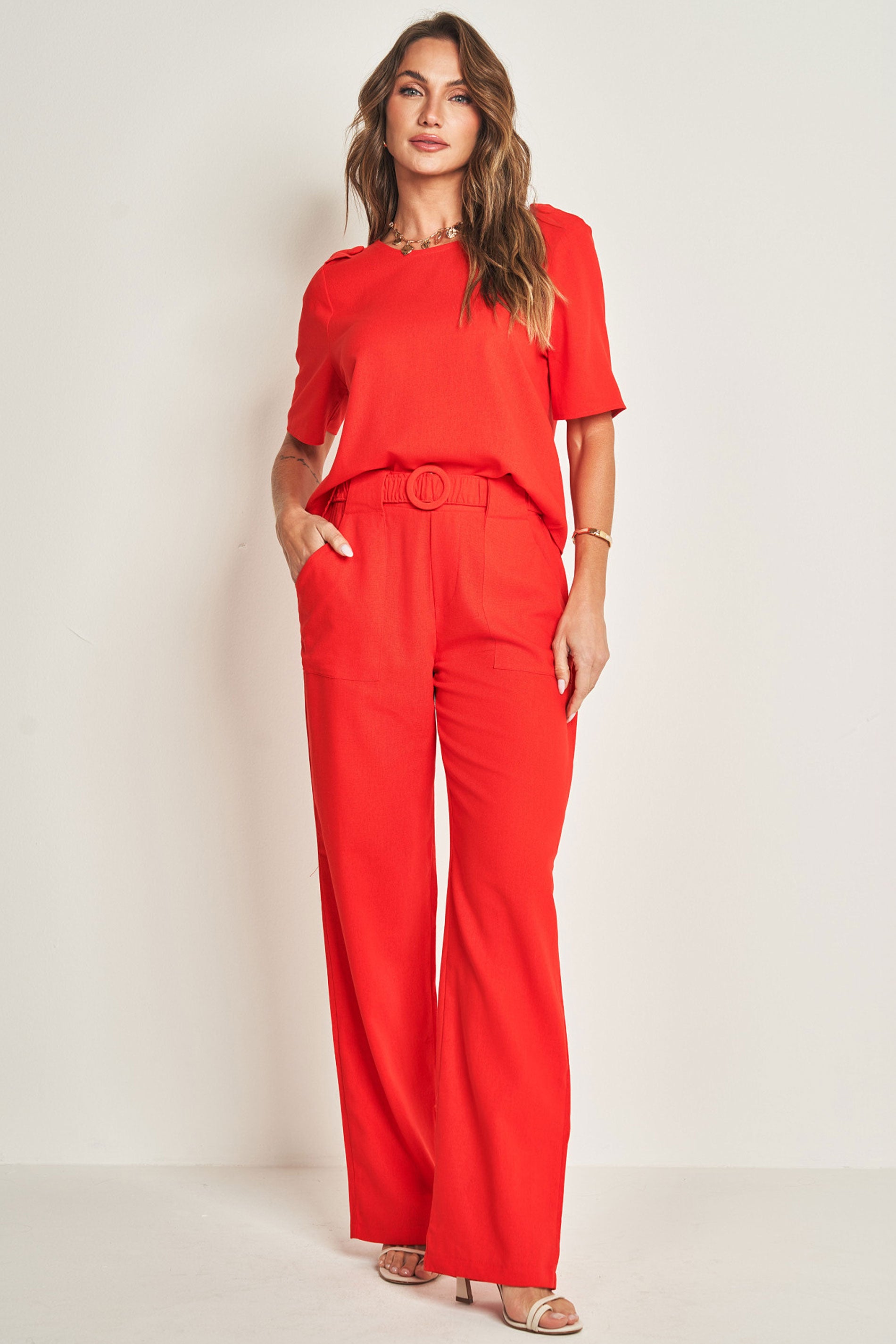 Blusa de manga curta em plano linen