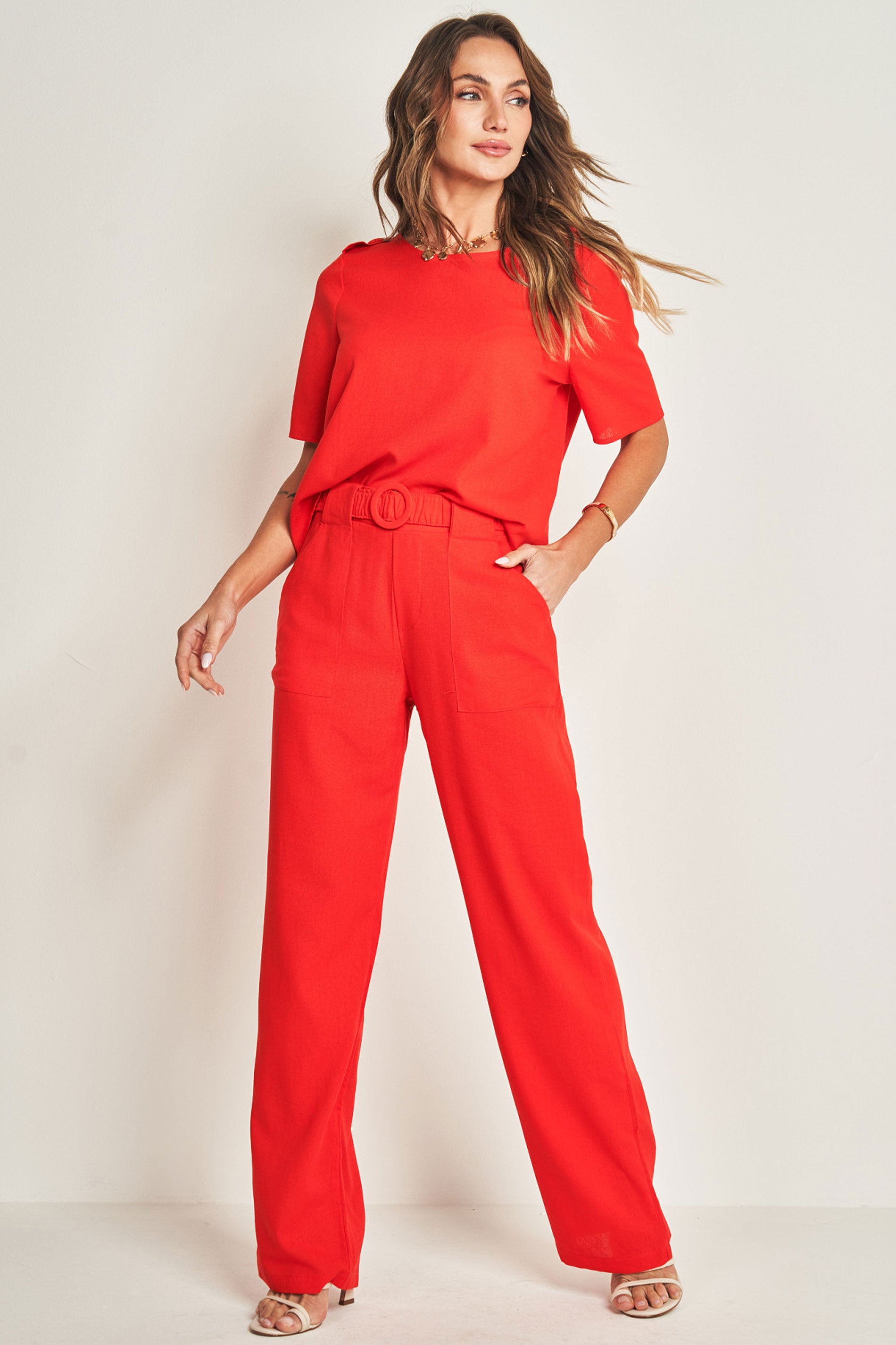 Blusa de manga curta em plano linen