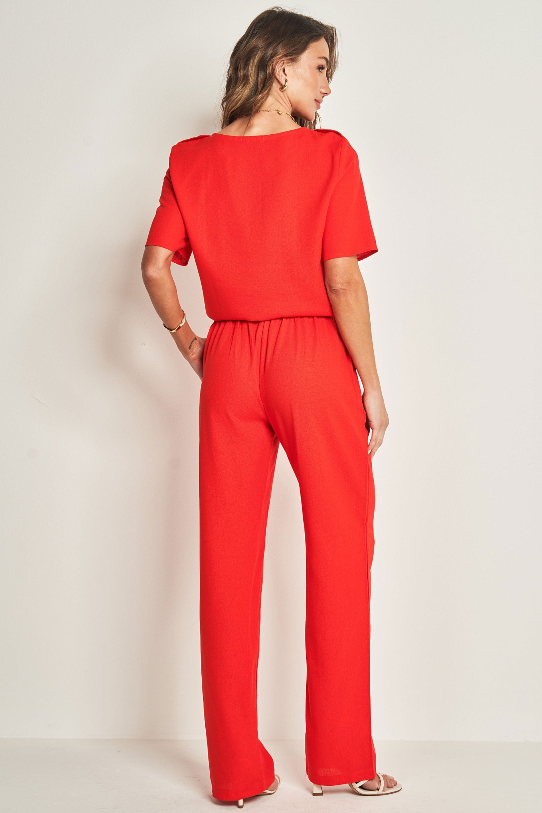 Blusa de manga curta em plano linen