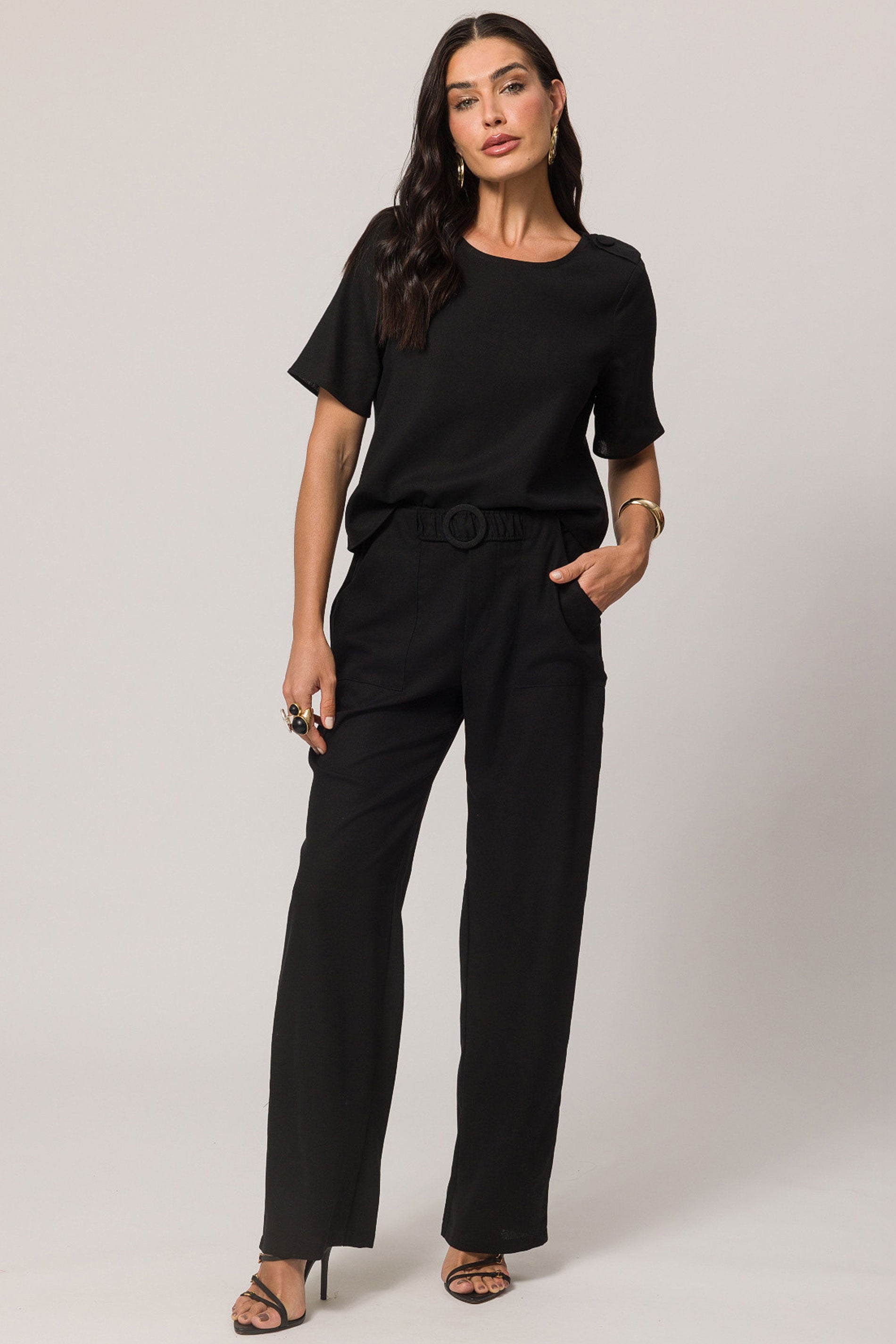 Blusa de manga curta em plano linen