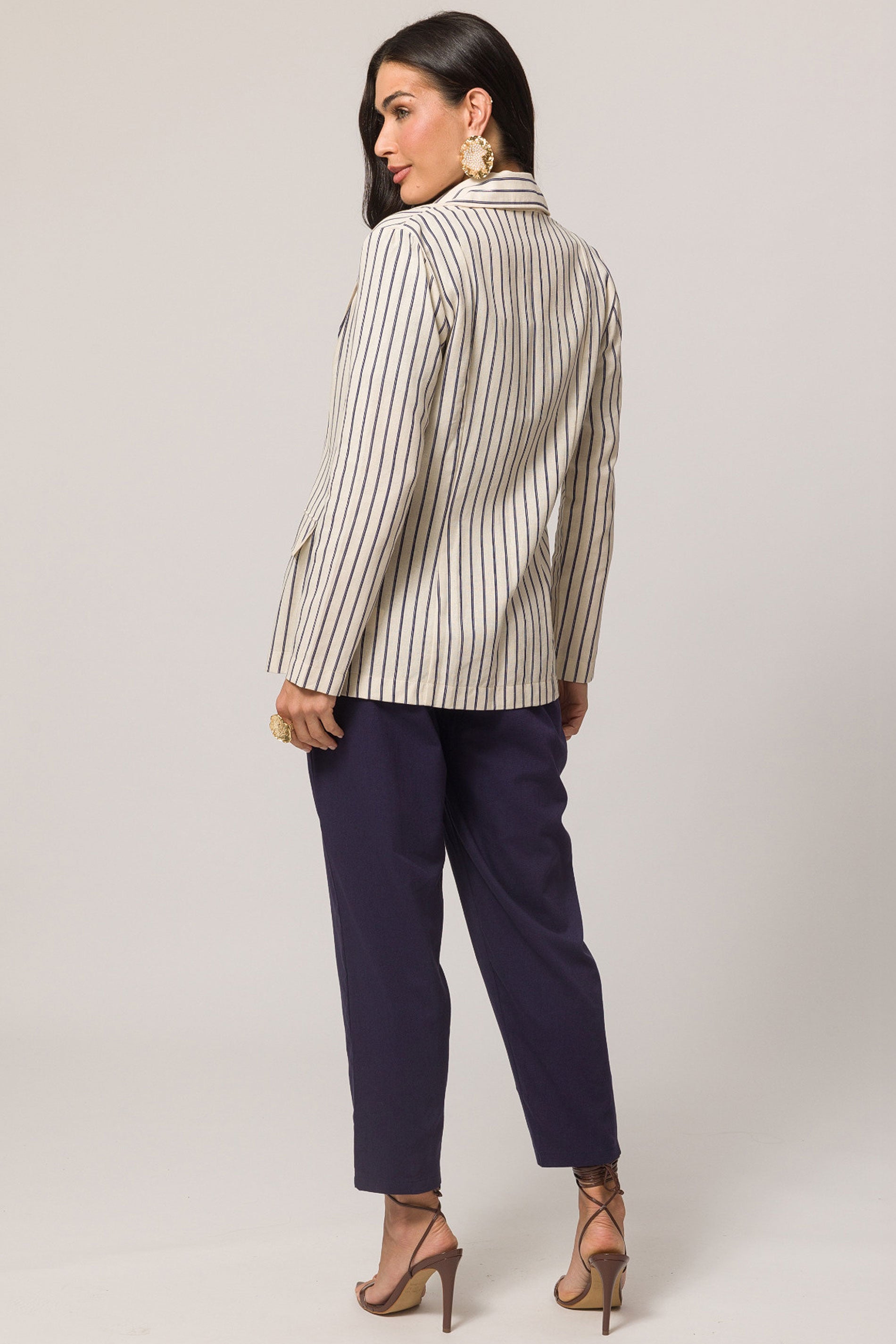 Blazer em plano linen com padronagem listrada