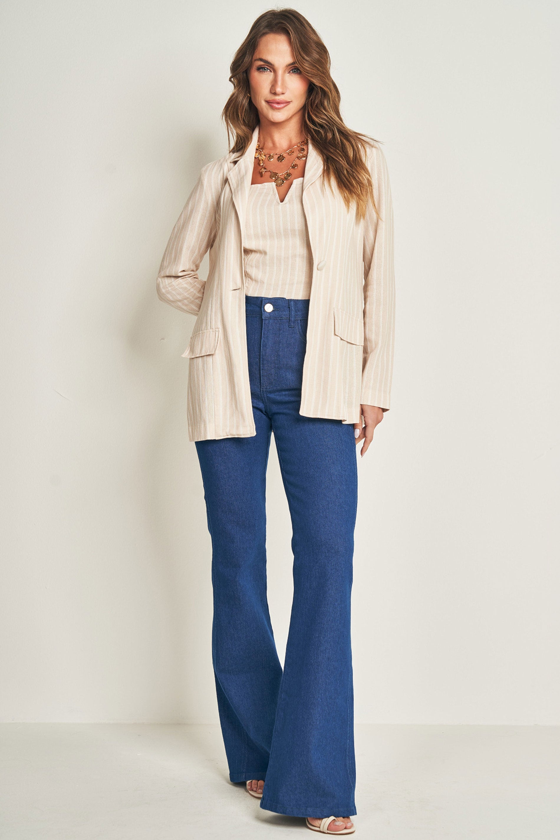 Blazer em plano linen com padronagem listrada