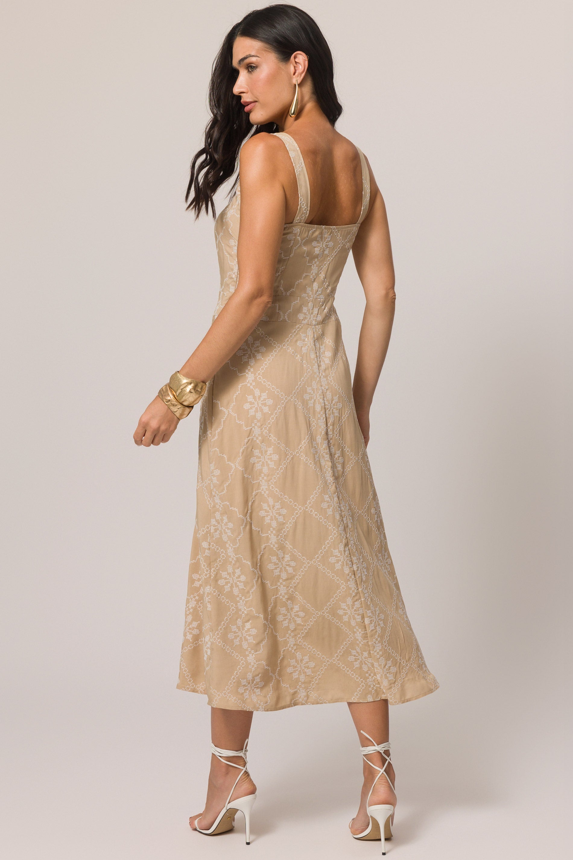 Vestido longo de alça em viscose bordada