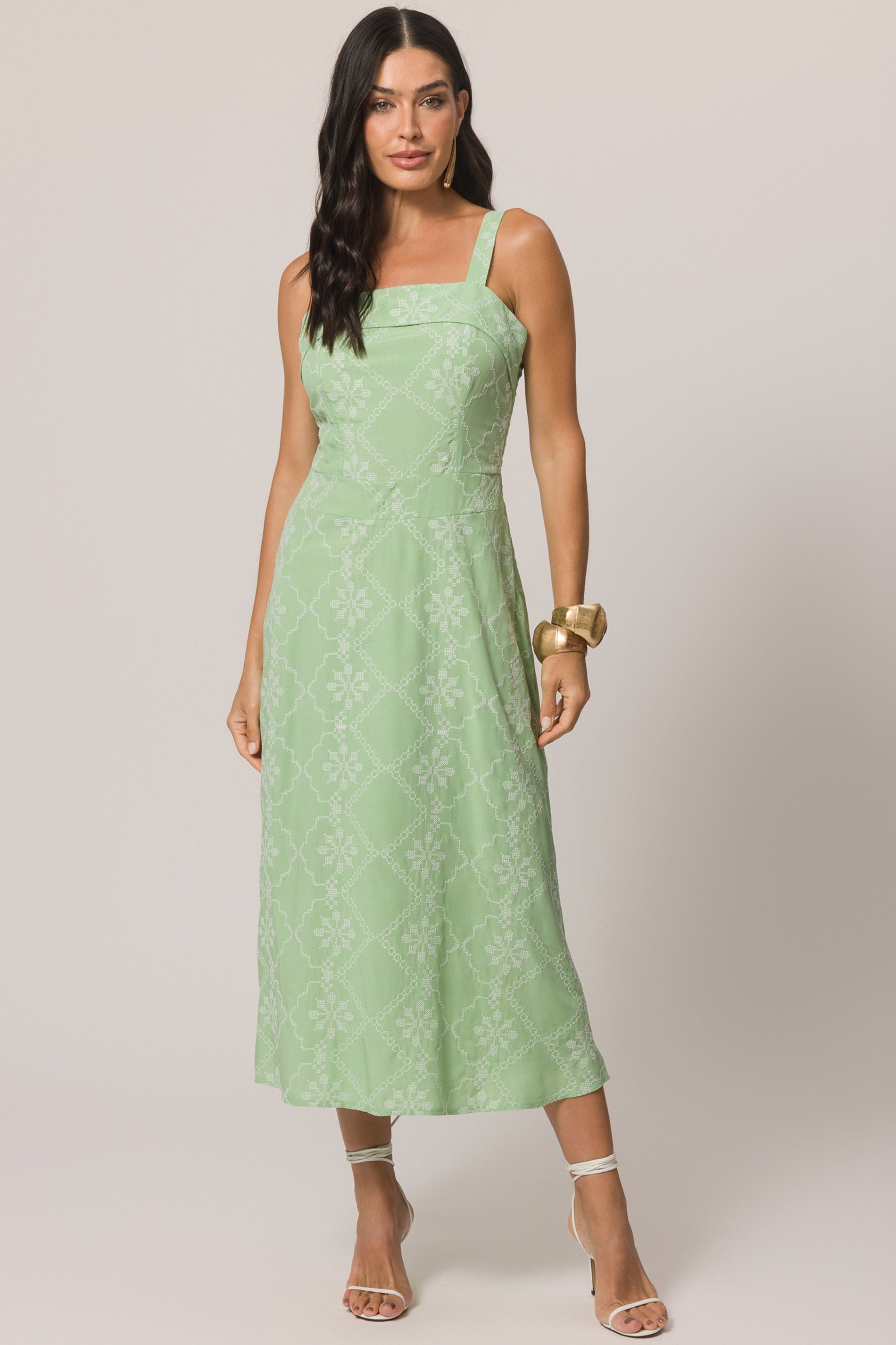 Vestido longo de alça em viscose bordada