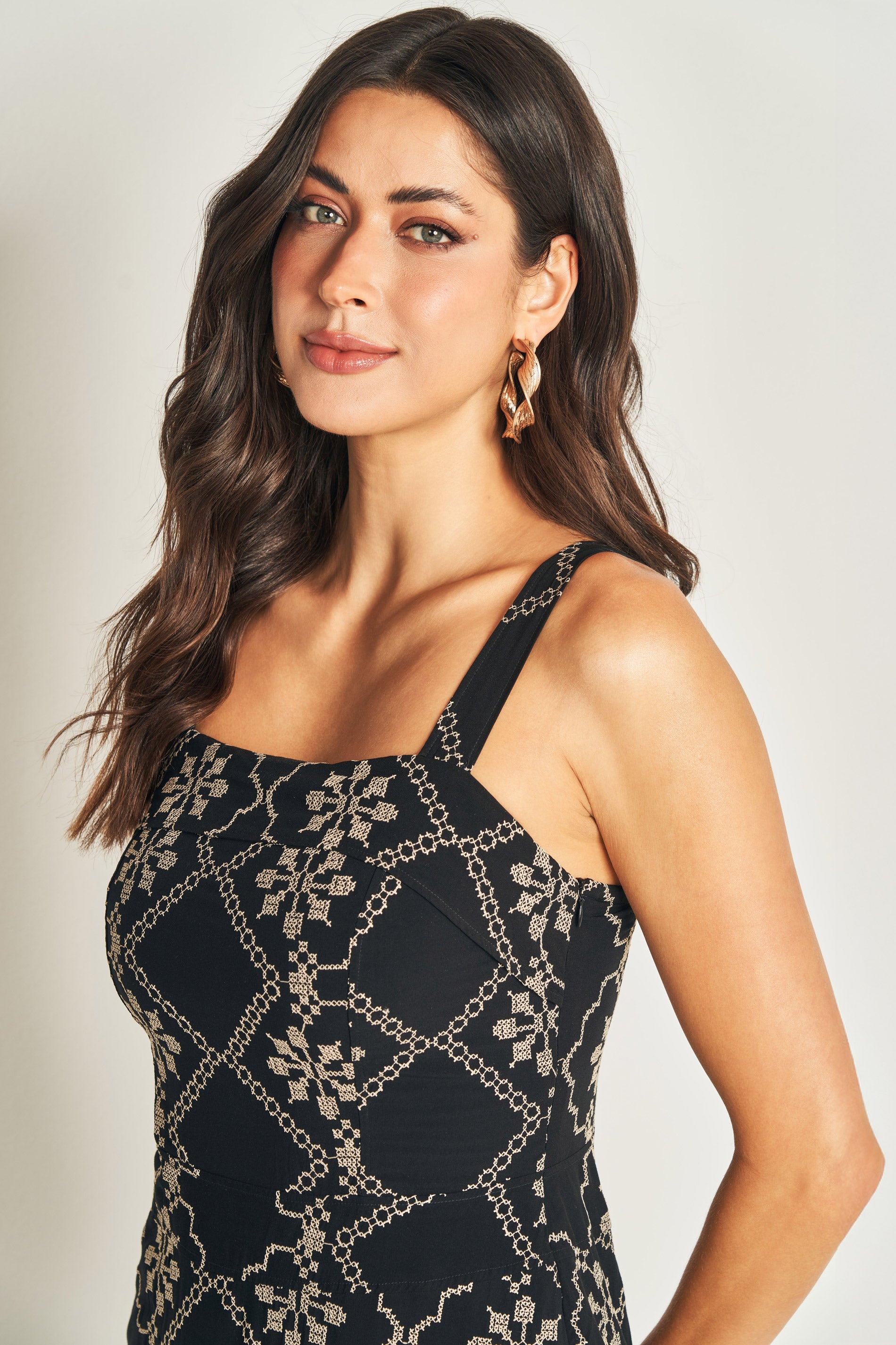 Vestido longo de alça em viscose bordada