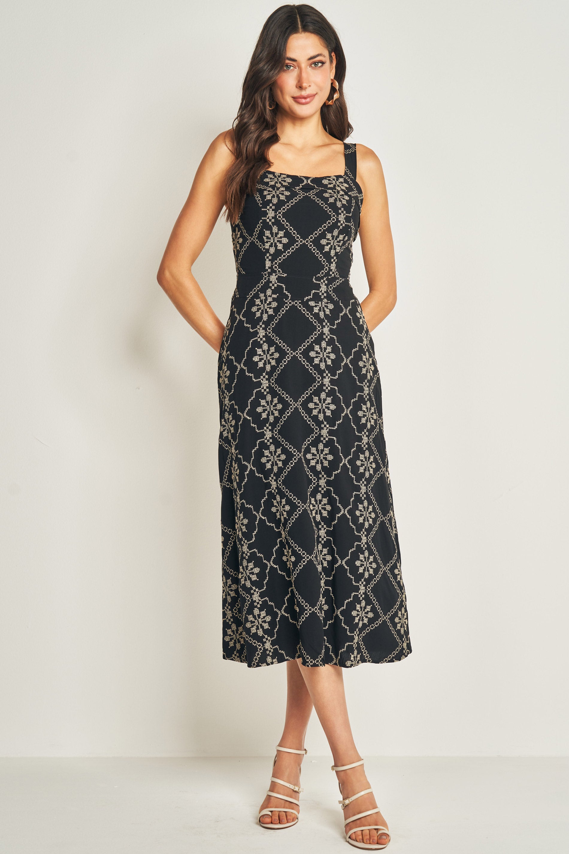 Vestido longo de alça em viscose bordada