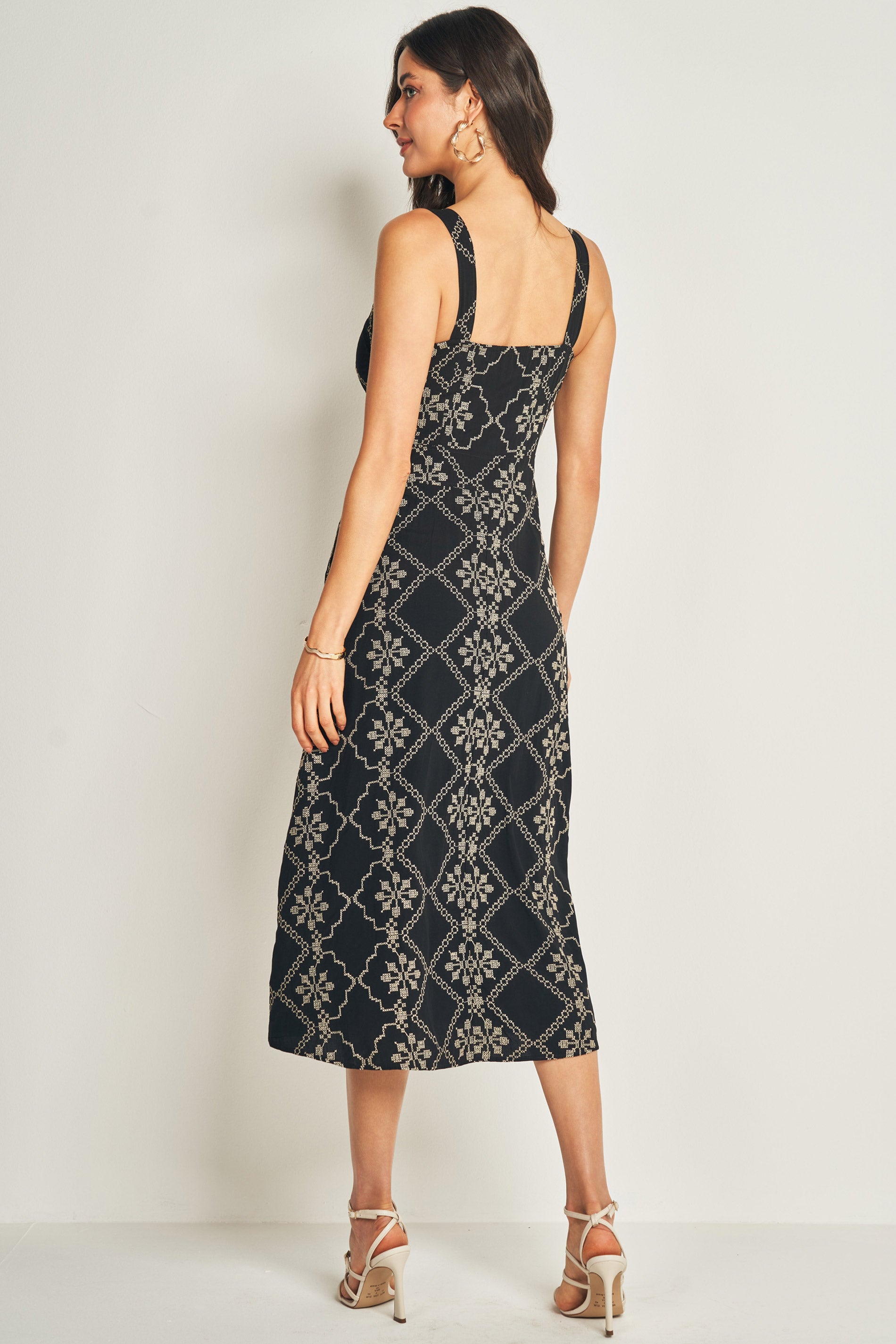 Vestido longo de alça em viscose bordada